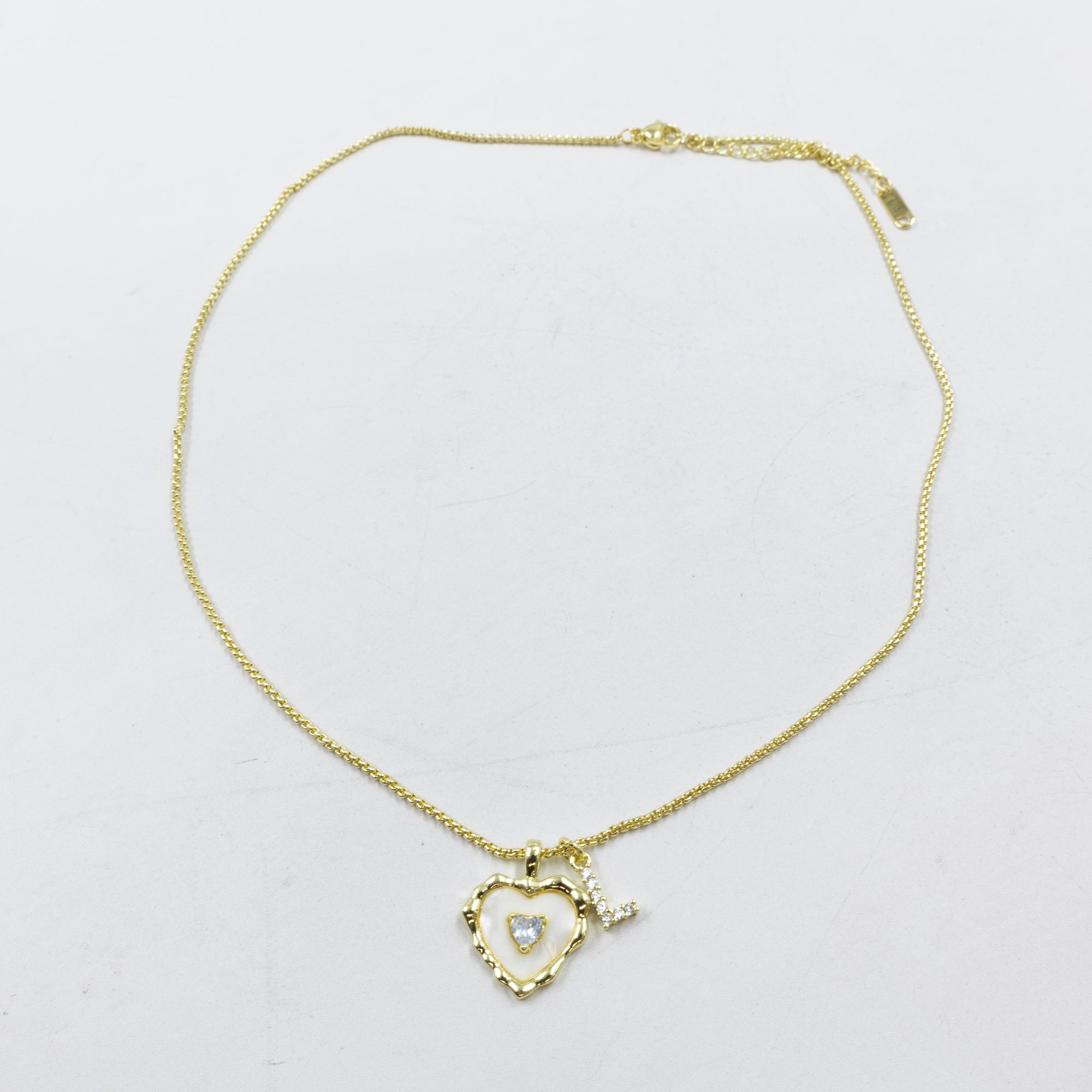 Collares Dorados con dije de Letra y corazon M2 Oro Laminado