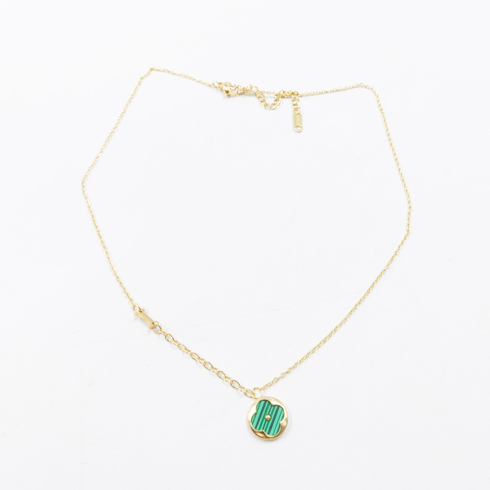 Collares Dorados con dijes de letra G,I,J y dije de Trebol M3 Oro Laminado