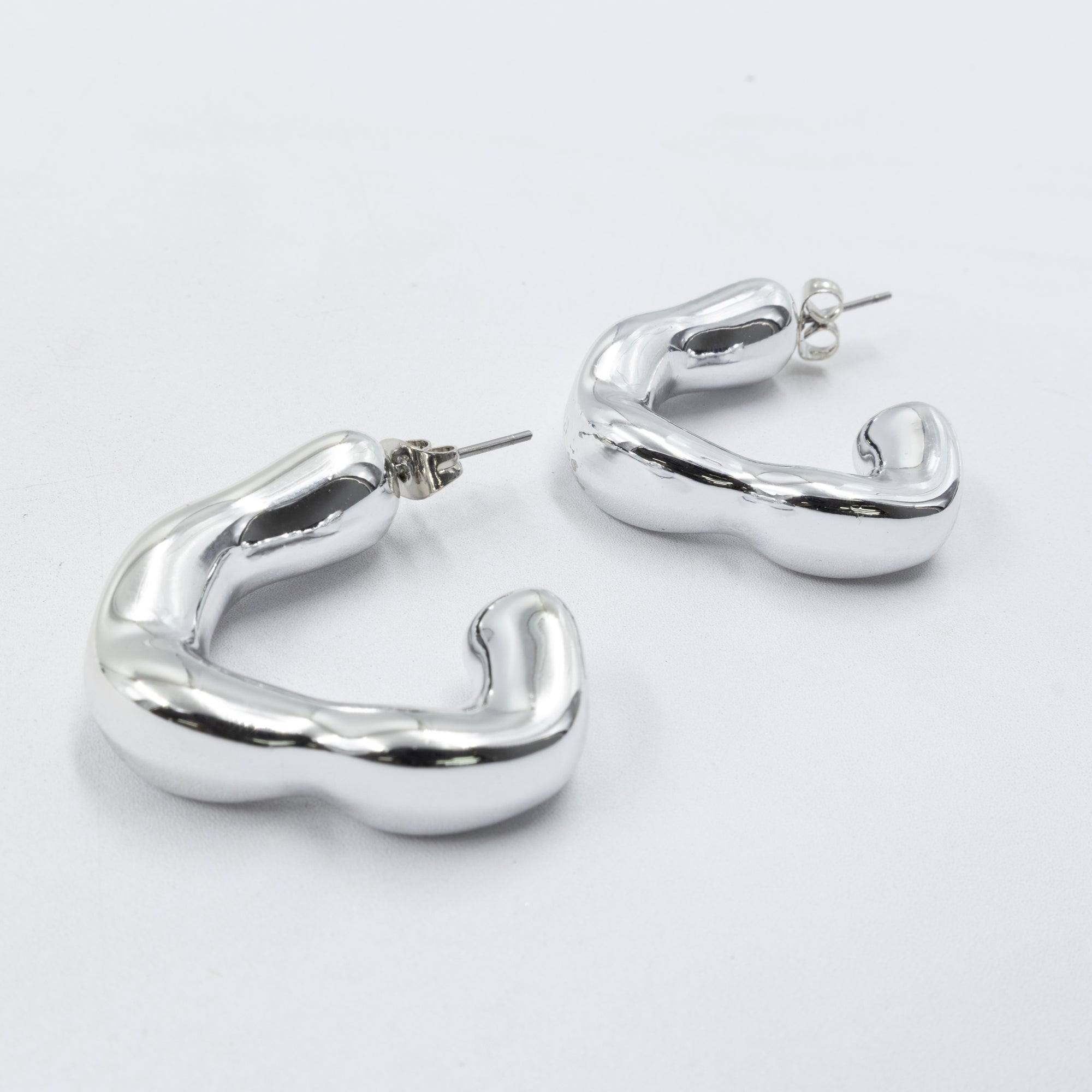 Aretes Plateados Diferentes Diseños 26/05/26 M3 Oro Laminado