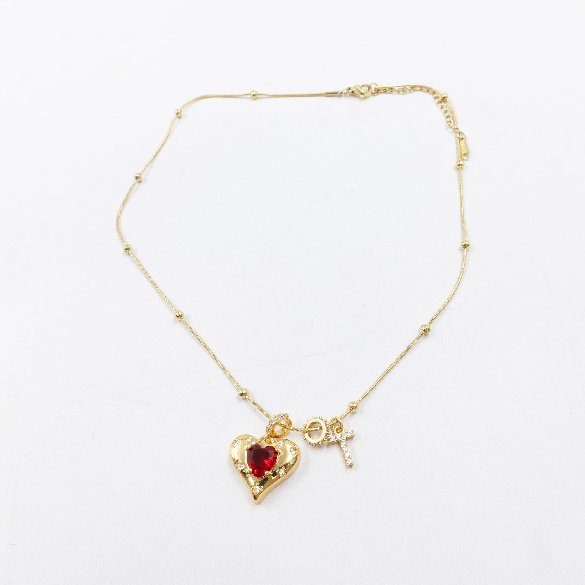 Collares Dorados con dije de Letra y corazón M3 Oro Laminado