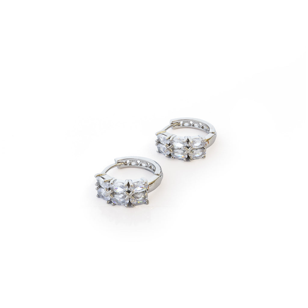 Aretes Plateados Huggies con Piedras Blancas M3 Oro Laminado