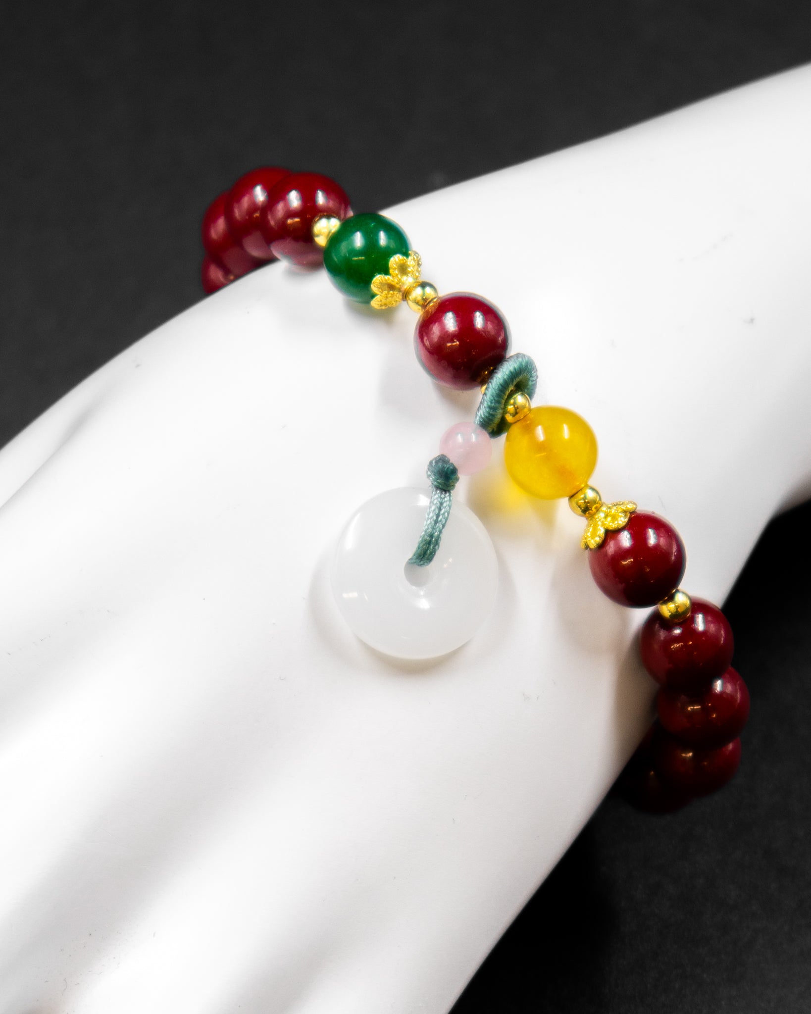 Pulsera de cuentas con dije chino M1 Oro Laminado