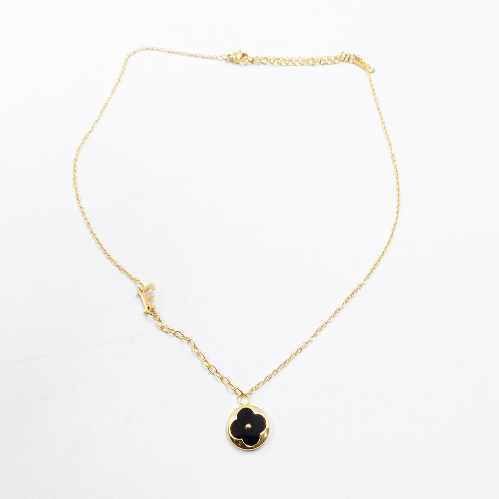 Collares Dorados con dijes de letra A,C,D,E,F,G,J,I,M y dije de Trebol Negro M7 Oro Laminado