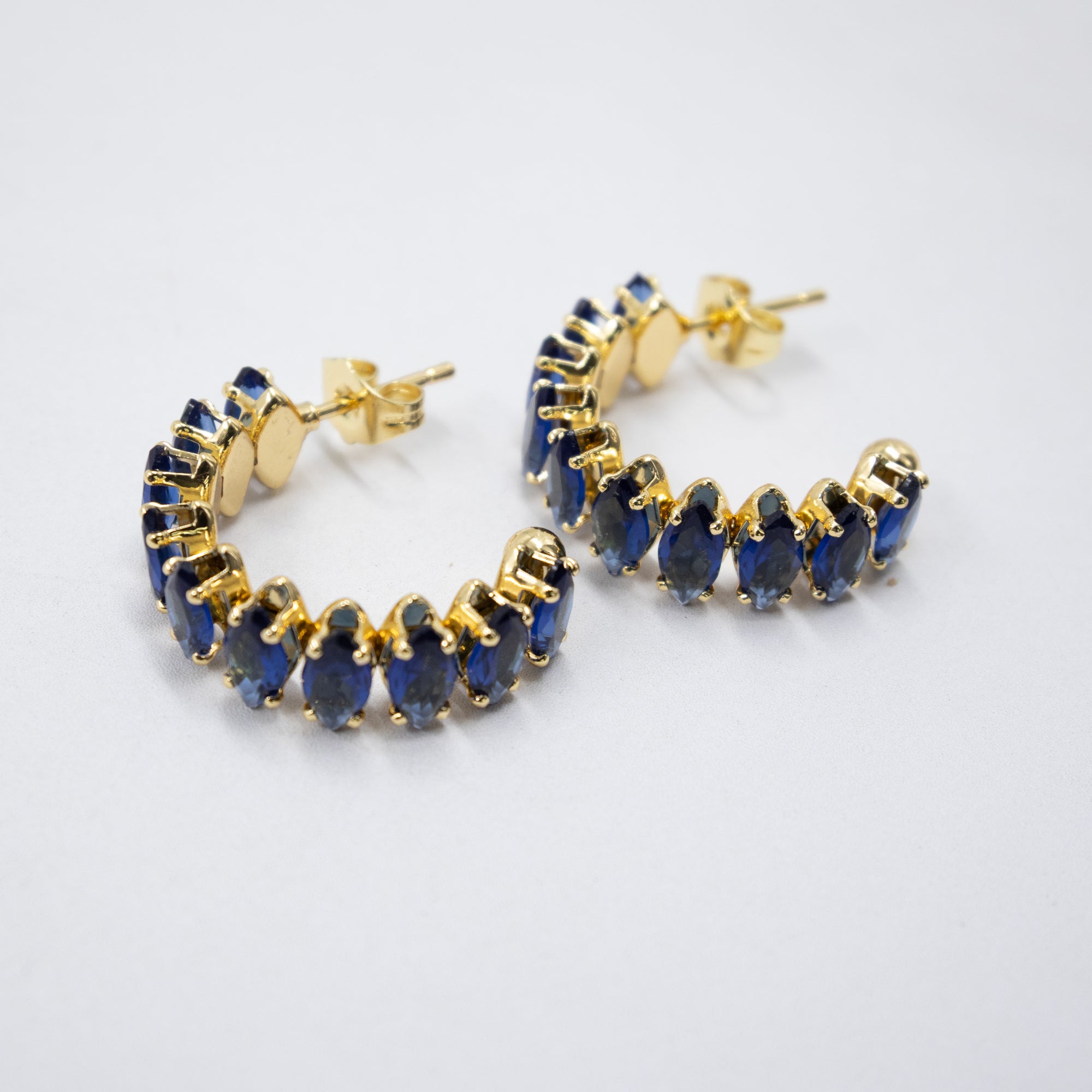 Aretes Dorados con piedras de color M2 Oro Laminado