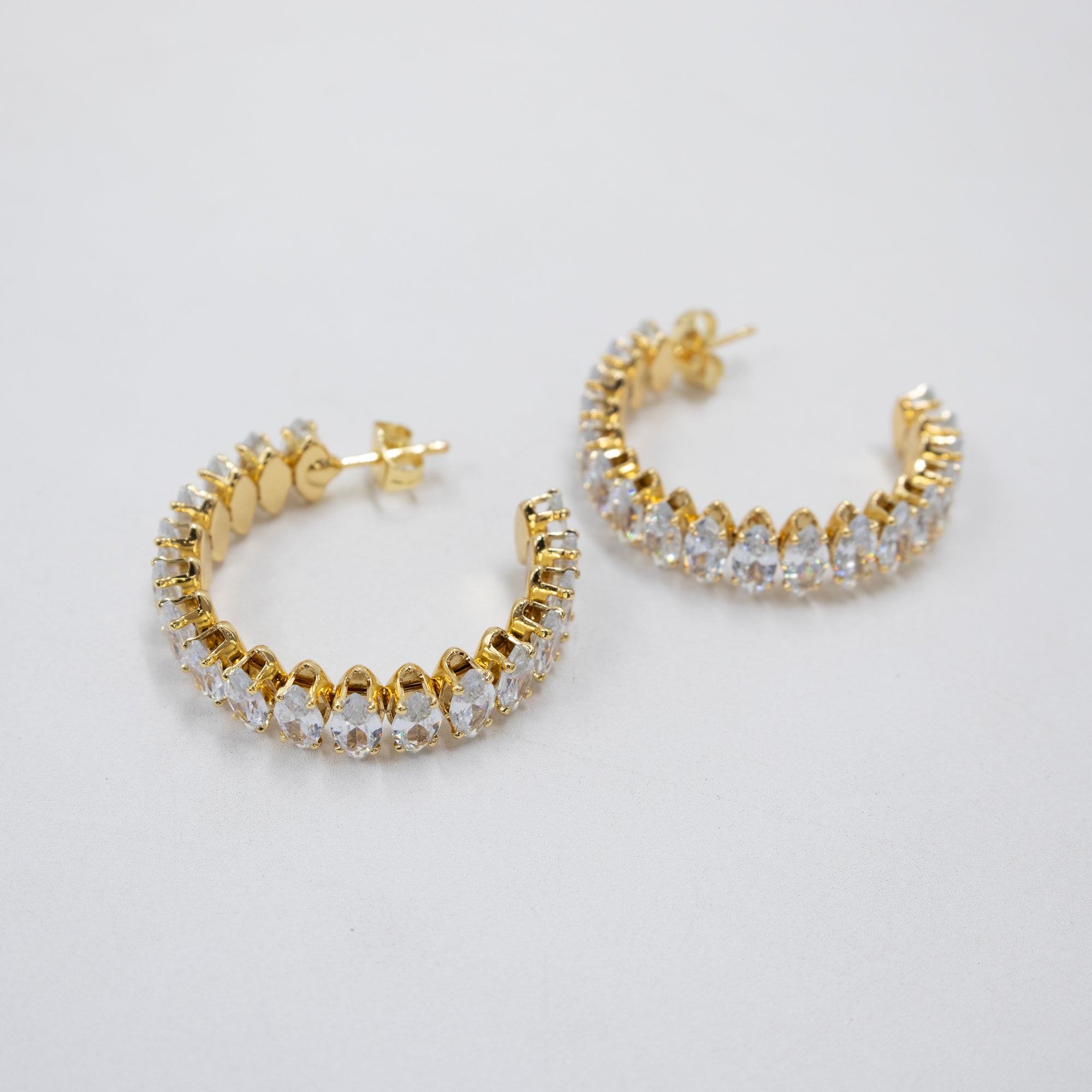 Aretes Dorados con piedras de color M8 Oro Laminado