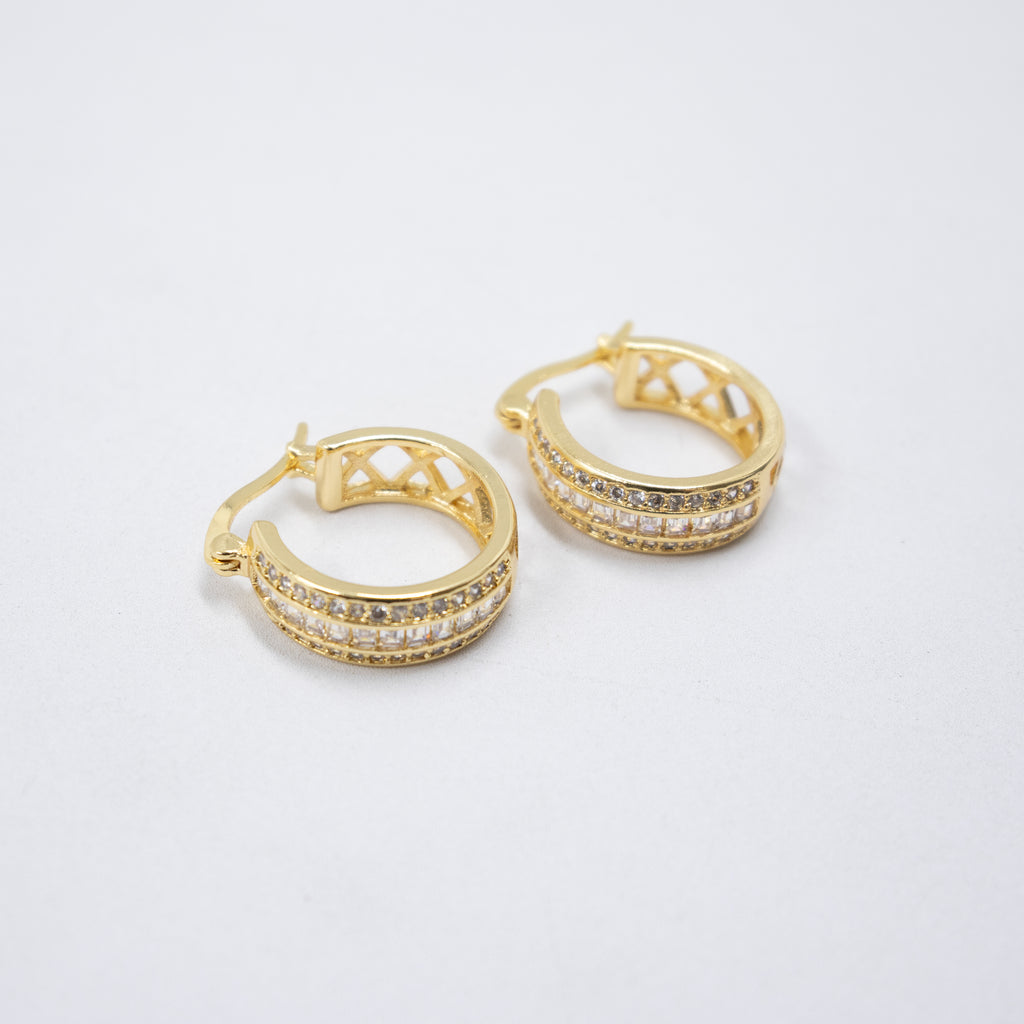 Aretes Dorados con Piedras Blancas M1 Oro Laminado