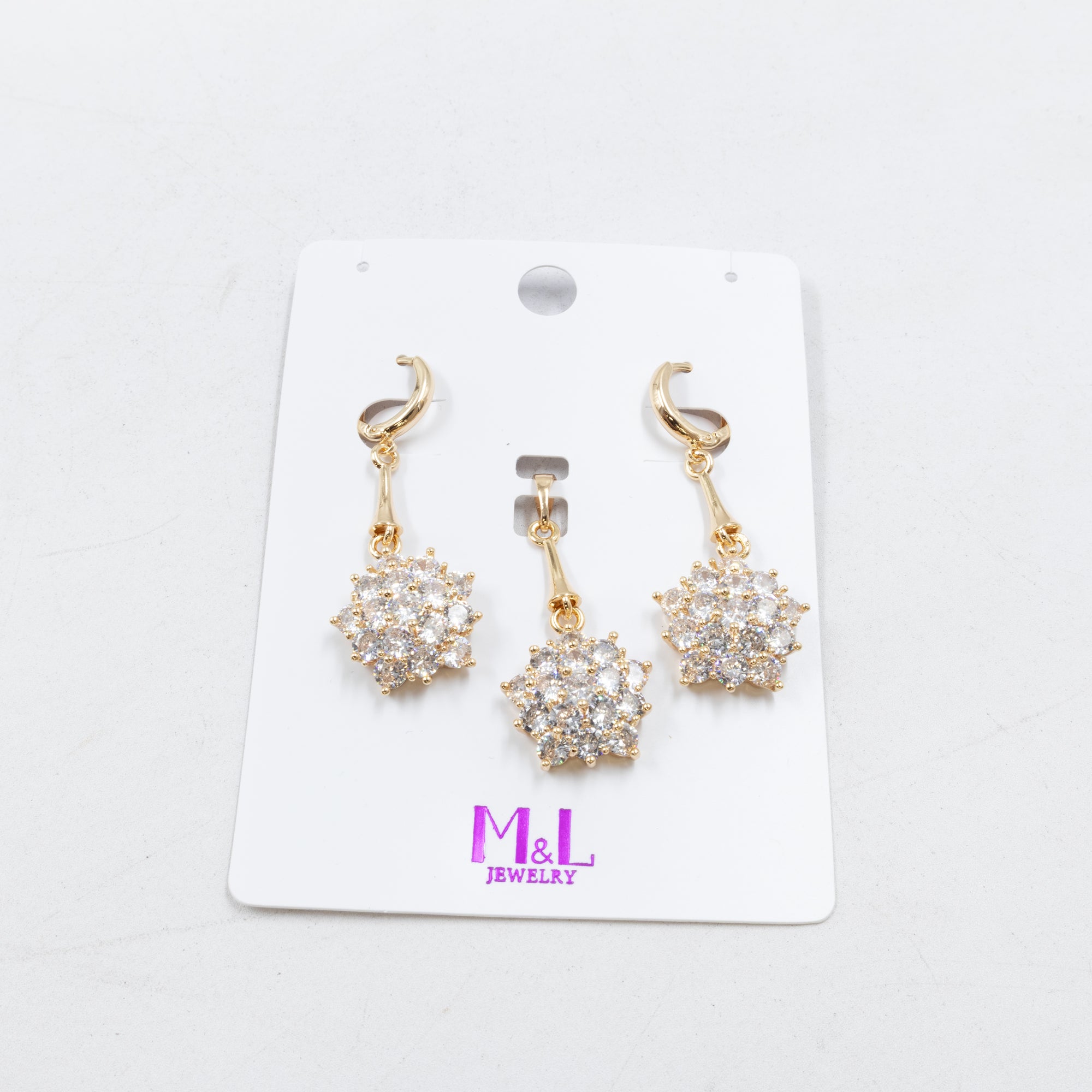 Conjunto de de Aretes y Dije M2 Oro Laminado