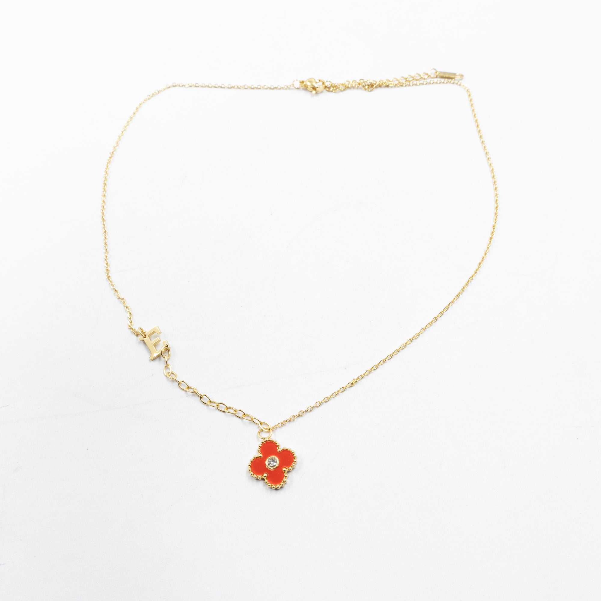 Collar de Dije de Trebol y letra D,E,F  M2 Oro Laminado