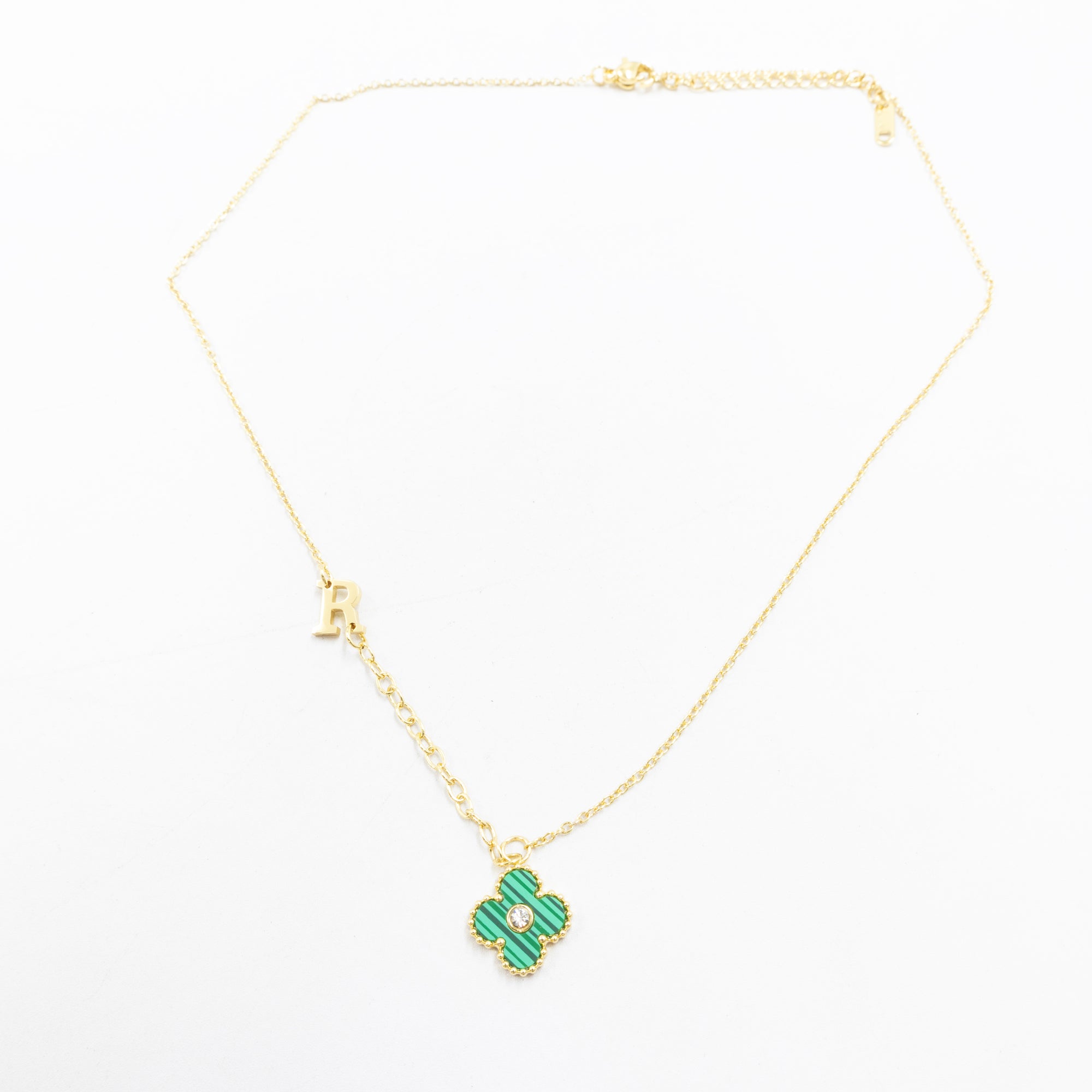 Collar de Dije de Trebol y letra P, R, S M5 Oro Laminado