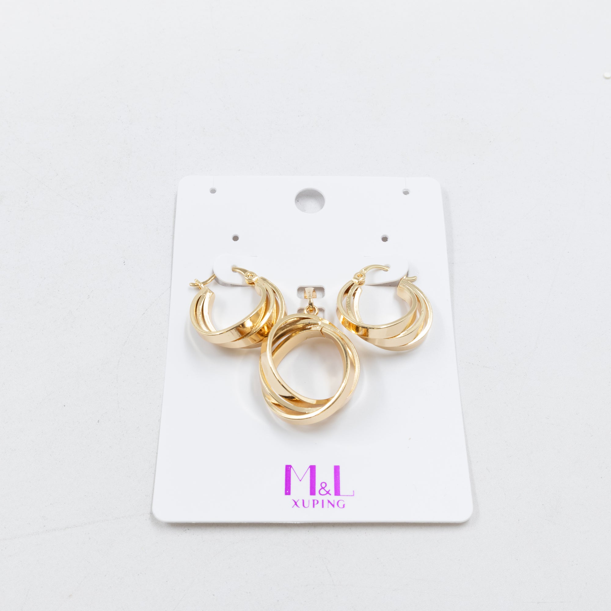 Conjunto de de Aretes y Dije M6 Oro Laminado
