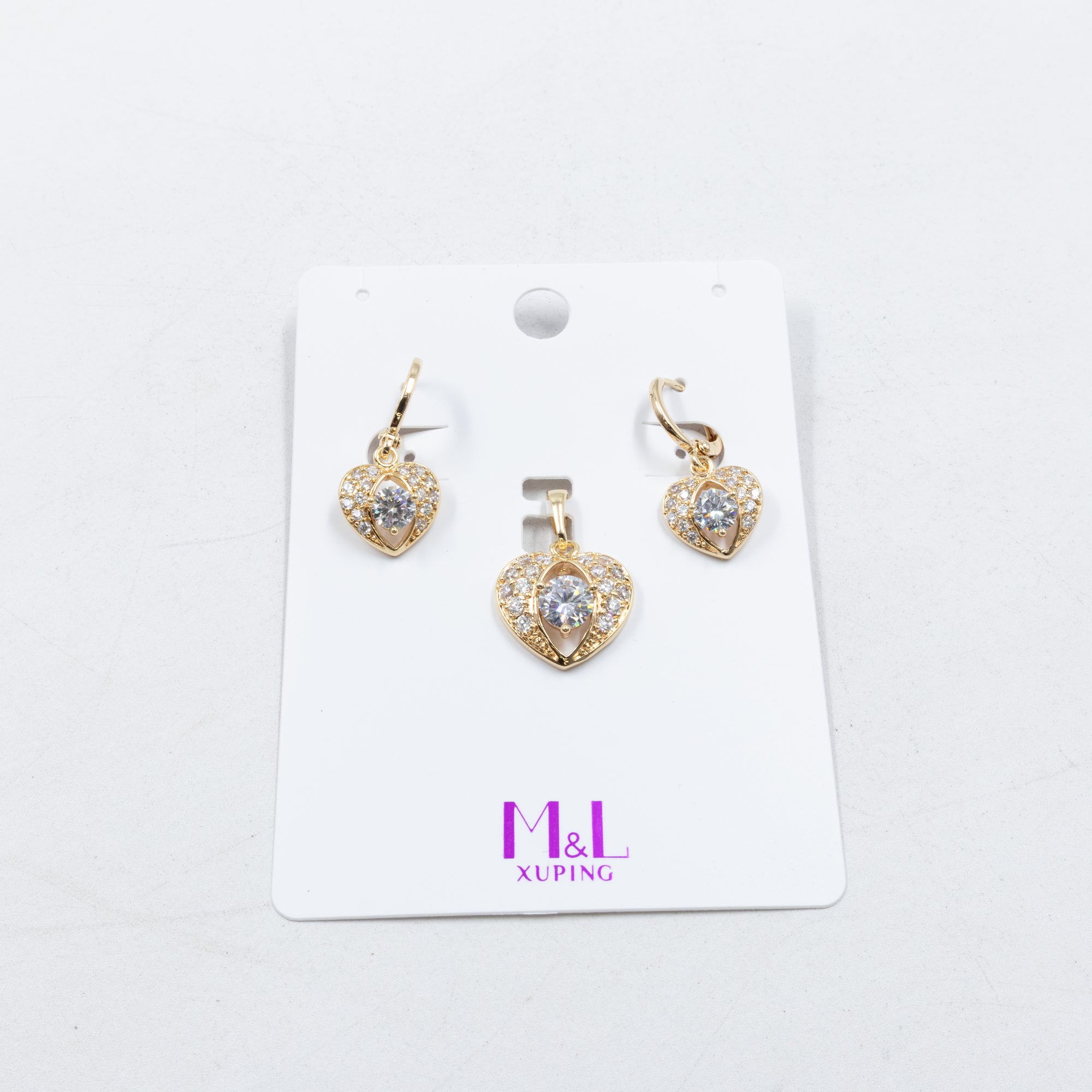Conjunto de de Aretes y Dije M11 Oro Laminado