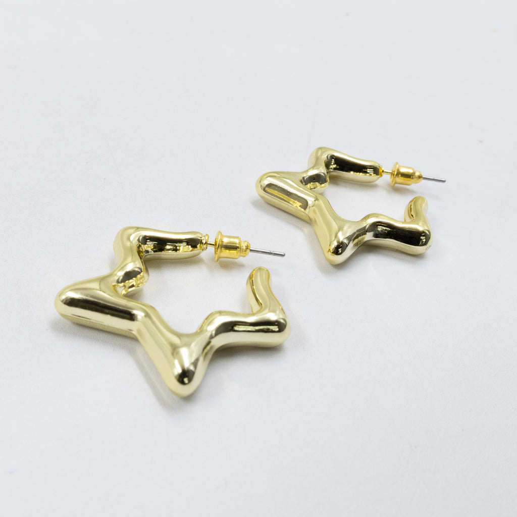 Aretes Dorados Diferentes Diseños 26/05/26 M2 Oro Laminado