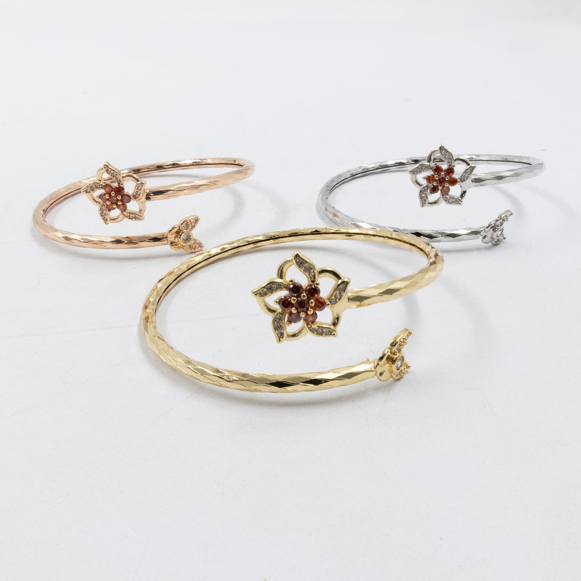 Pulseras Ajustable de tres colores  M2 Oro Laminado