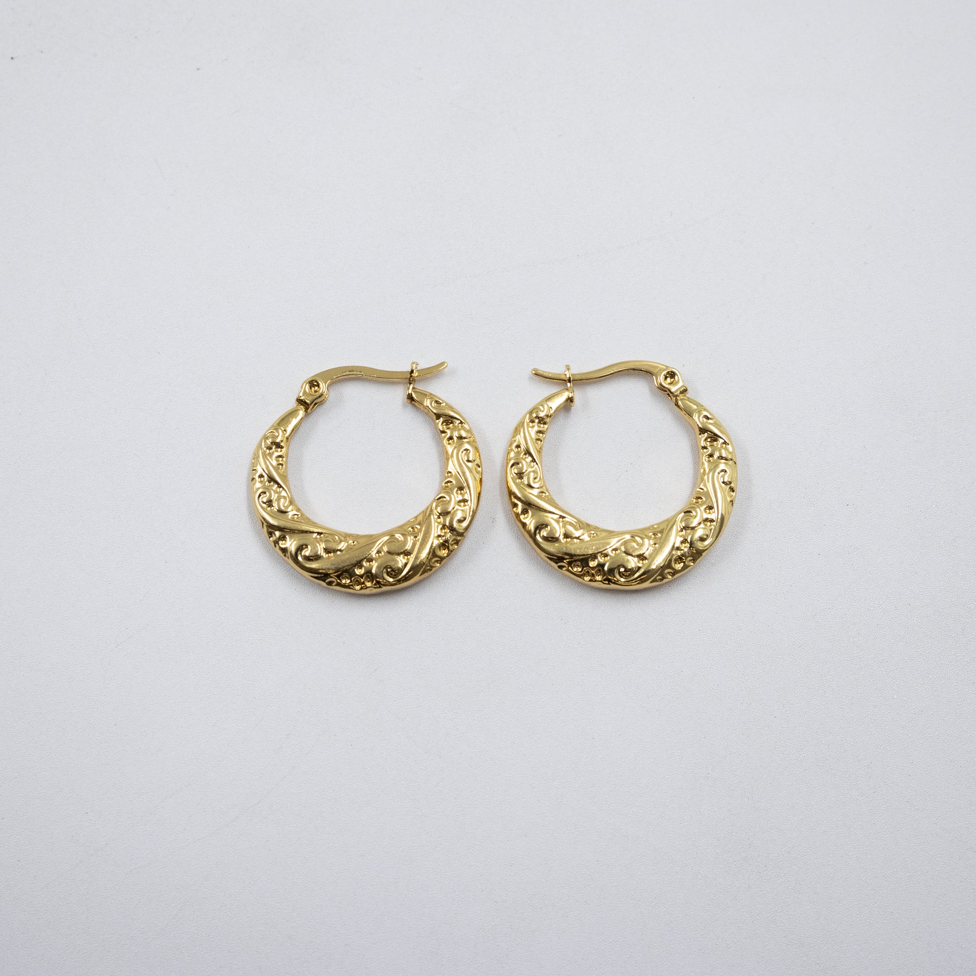 Aretes Dorados Chicos M6 Oro Laminado