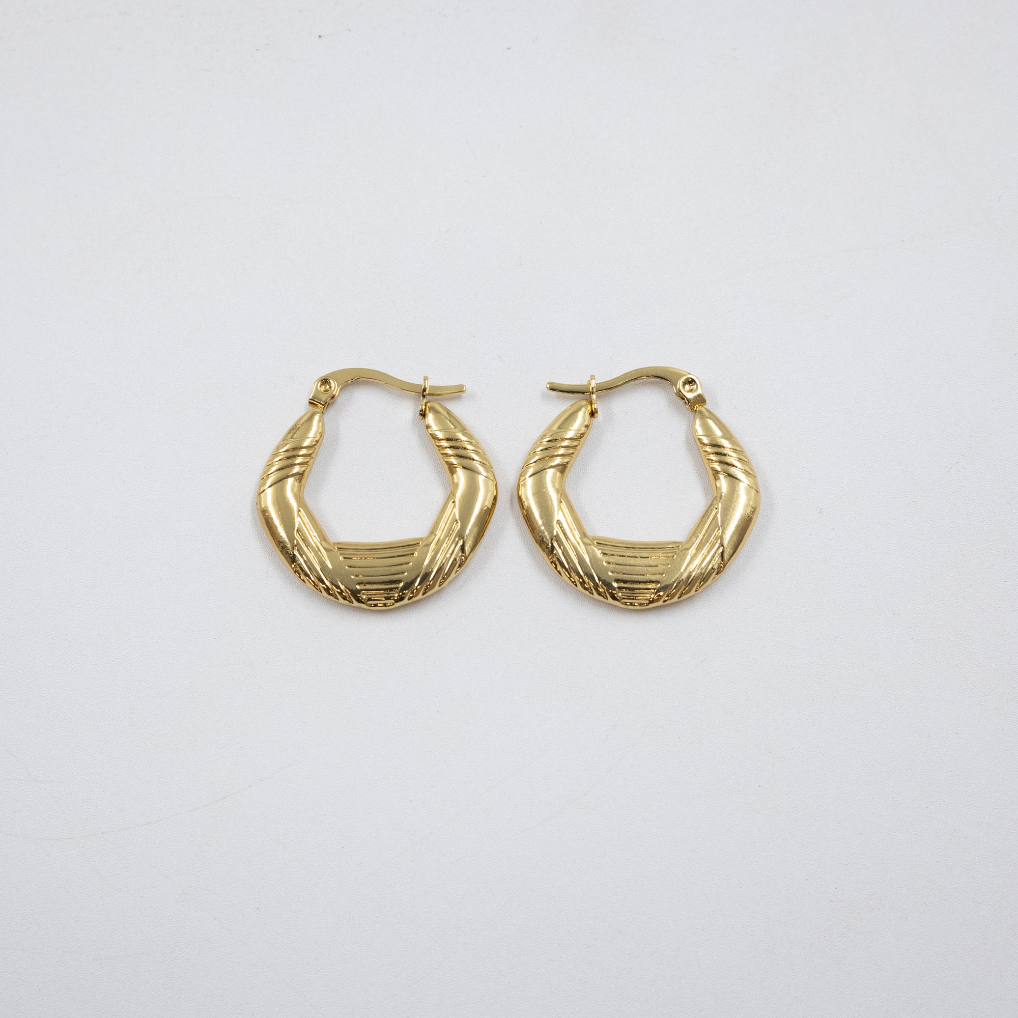 Aretes Dorados Chicos M3 Oro Laminado