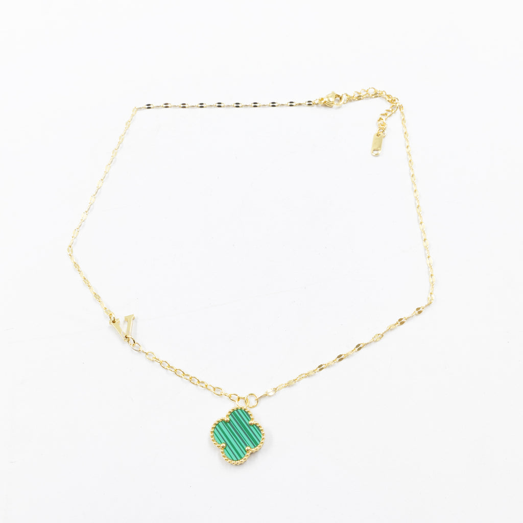 Collares Dorados con dijes de letra T, V y dije de Trebol M6 Oro Laminado