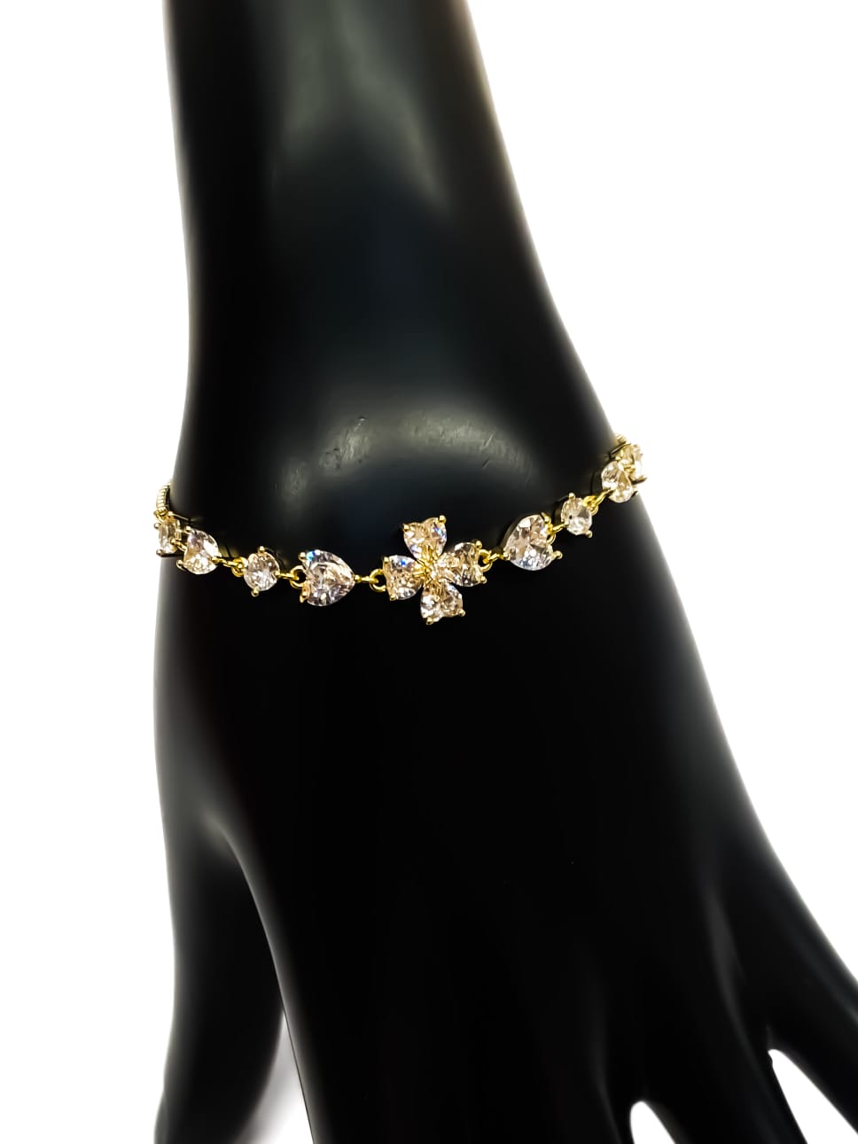 Pulsera de piedras con dije - M1 Oro Laminado