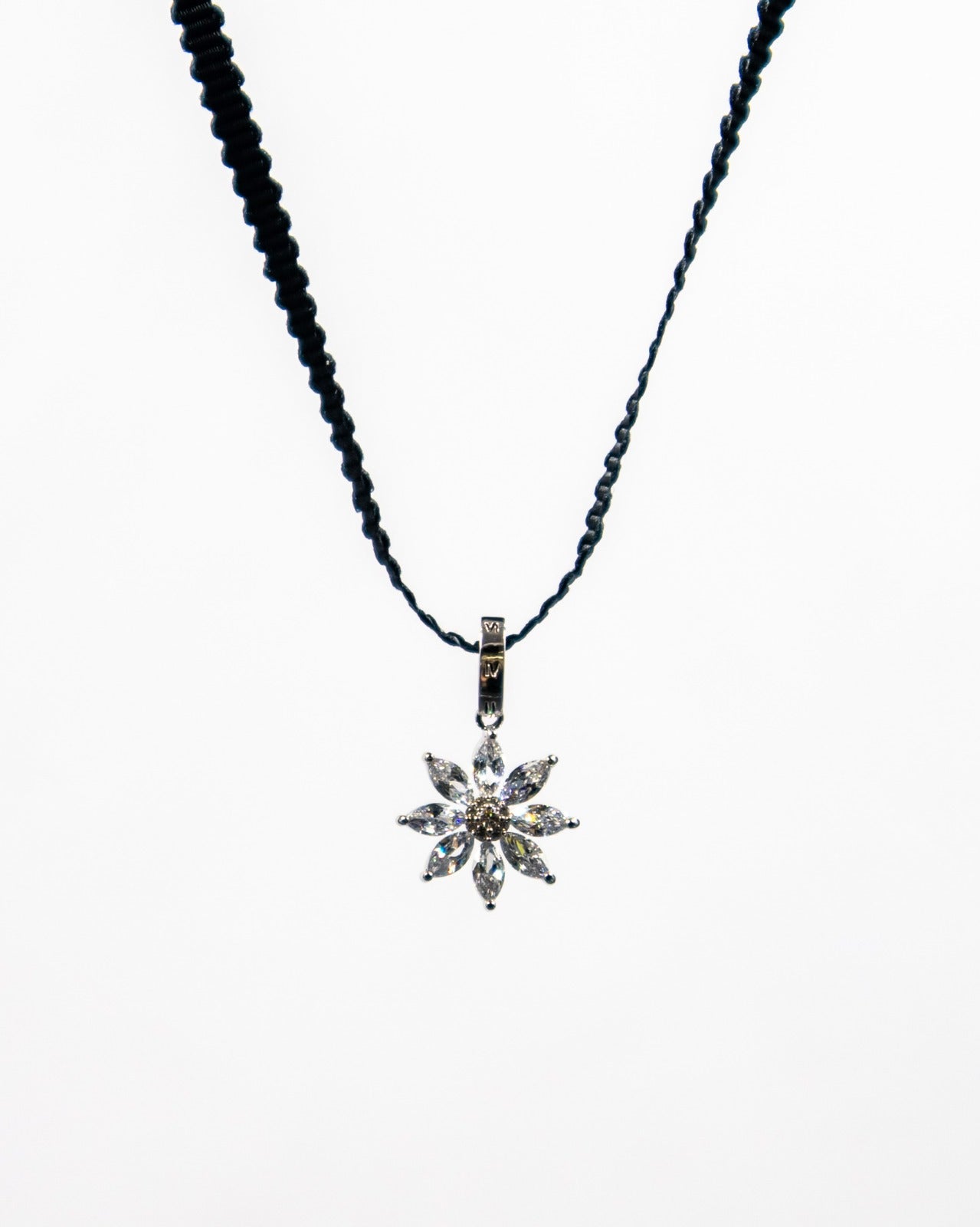 Collar Gargantilla Negro M6 Oro Laminado