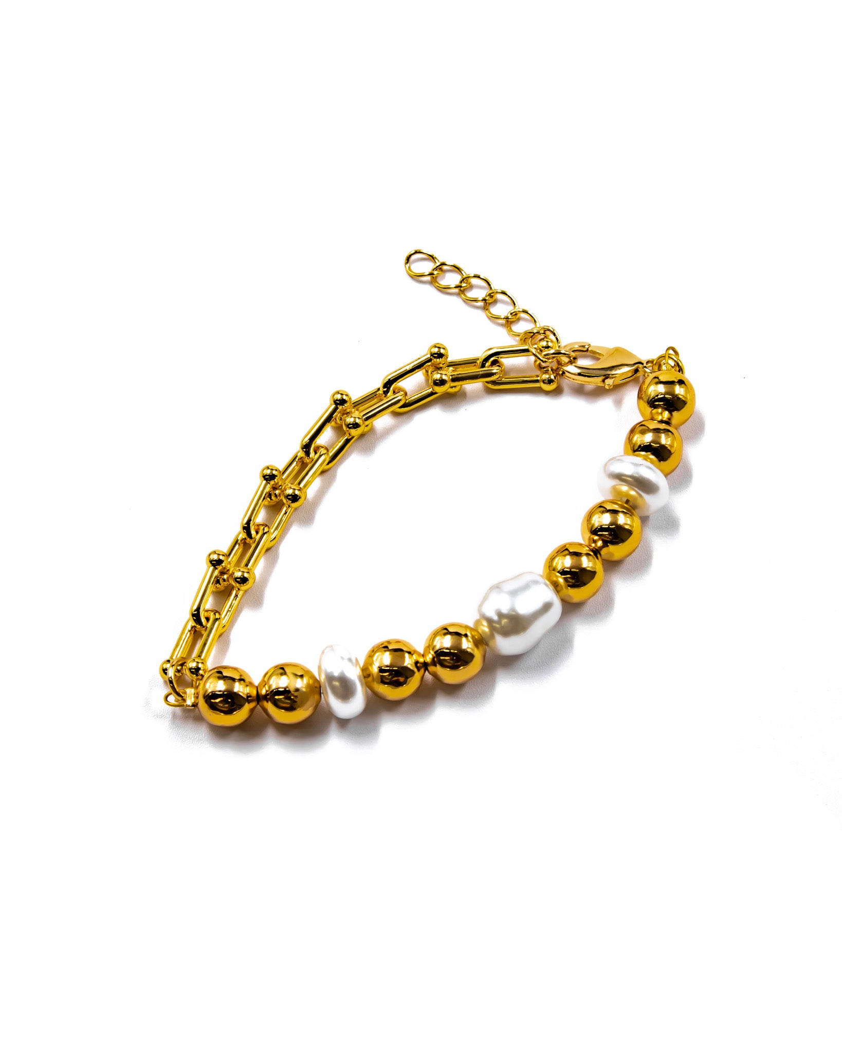 Pulsera Dorada con cuentas y dije - M1 Oro Laminado