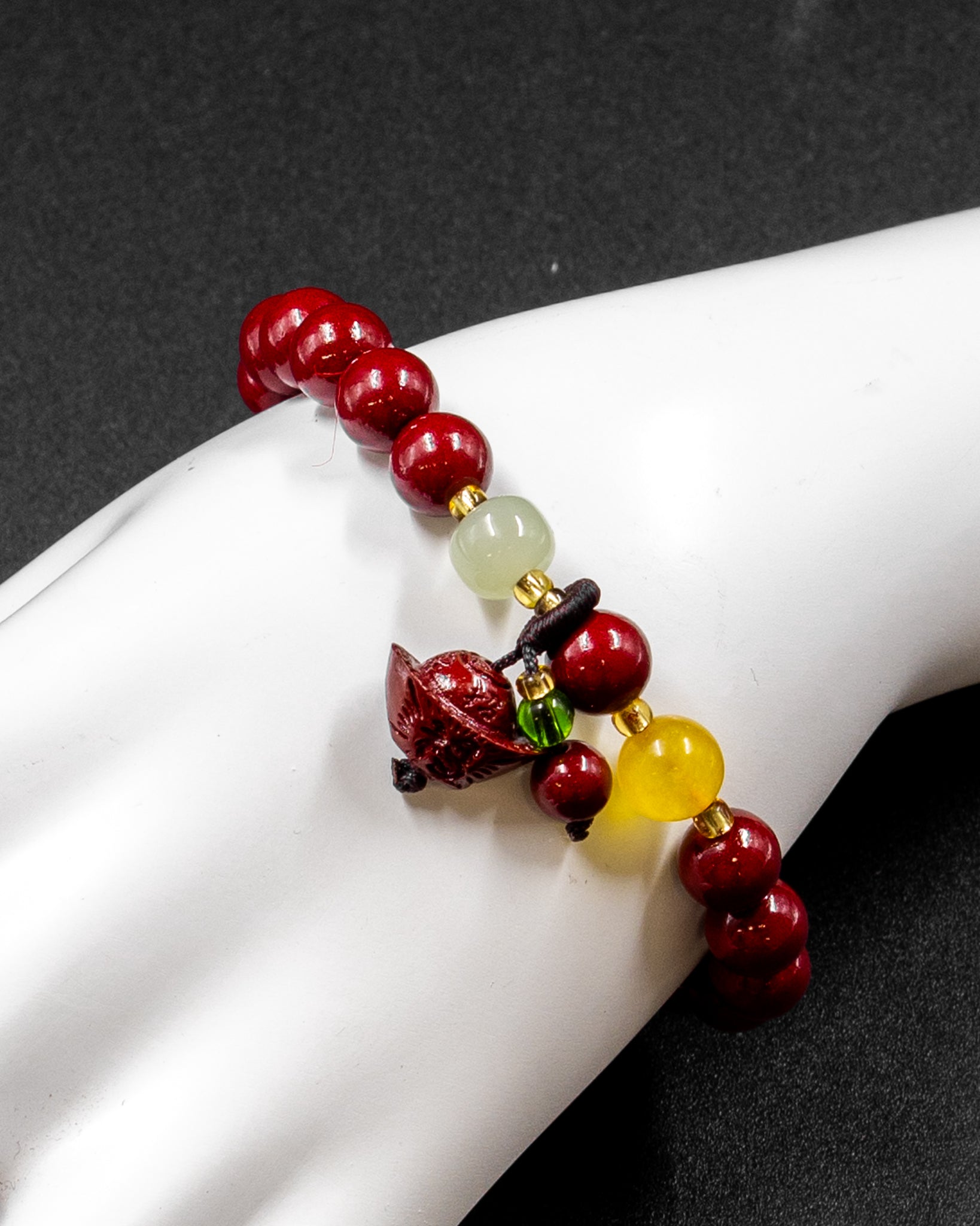Pulsera de cuentas con dije chino M1 Oro Laminado