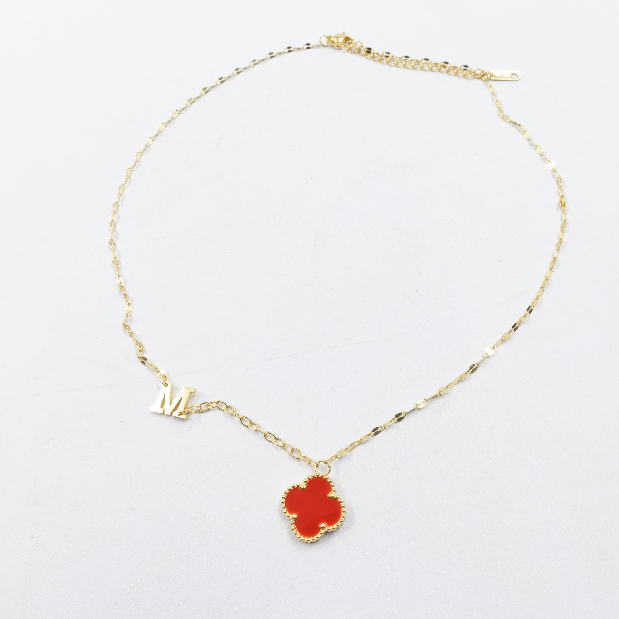 Collares Dorados con dijes de letra L, M, N y dije de Trebol M4 Oro Laminado