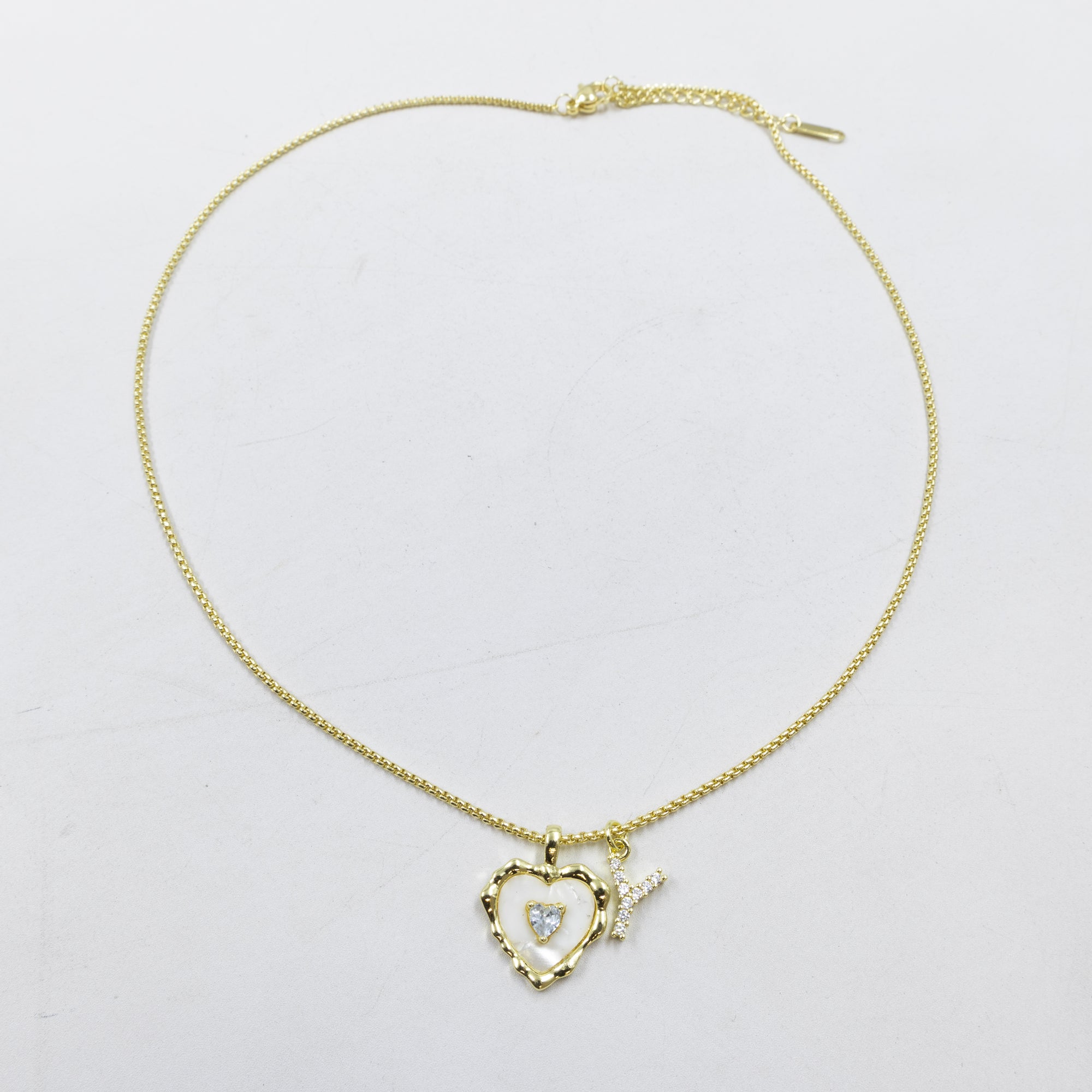 Collares Dorados con dije de Letra y corazon M3 Oro Laminado