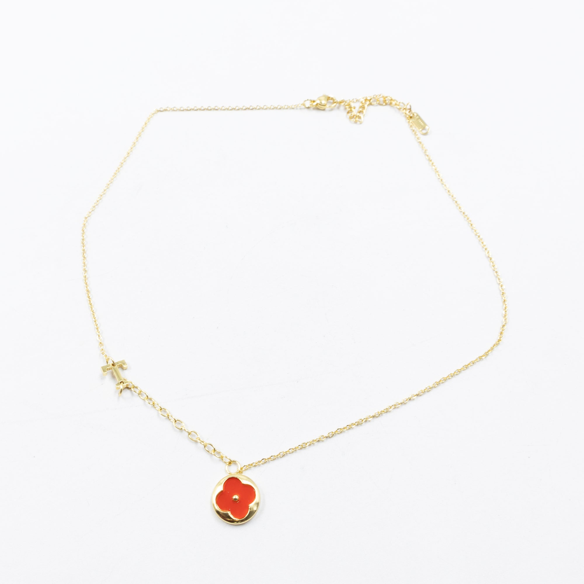 Collares Dorados con dijes de letra S,T,V y dije de Trebol M6 Oro Laminado