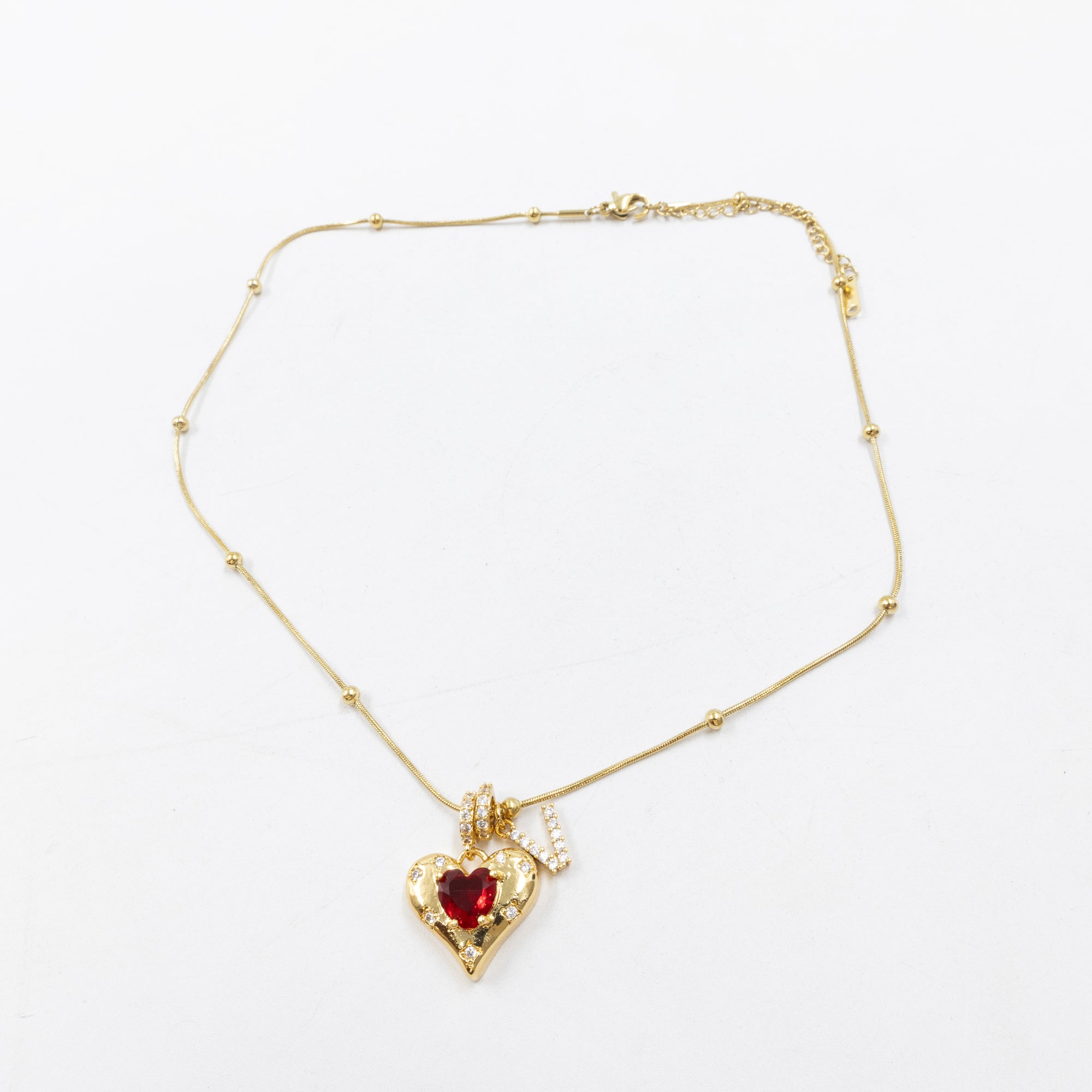Collares Dorados con dije de Letra y corazón M3 Oro Laminado