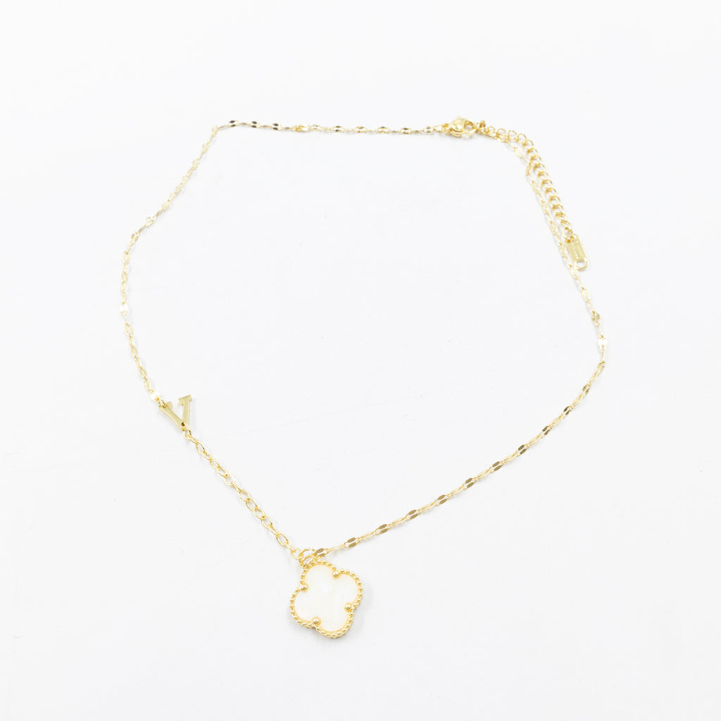 Collares Dorados con dijes de letra T, V y dije de Trebol M6 Oro Laminado