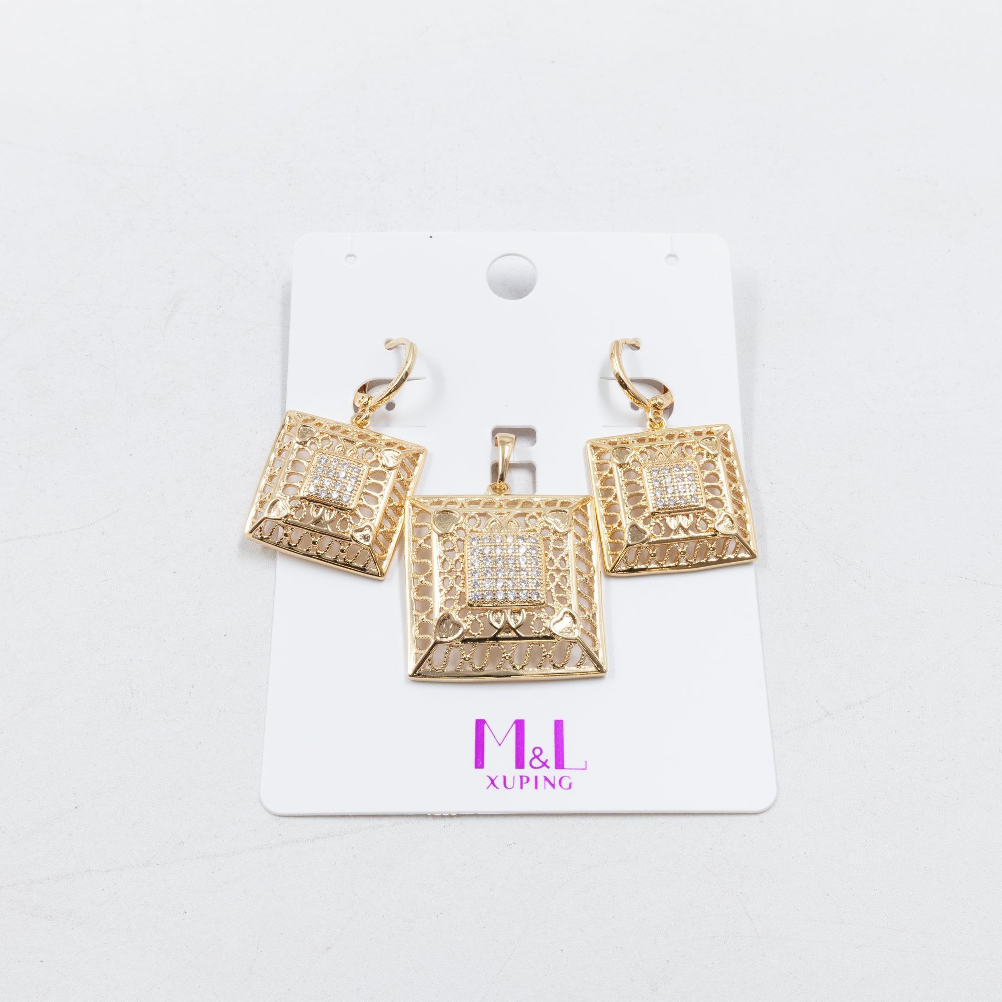 Conjunto de de Aretes y Dije M7 Oro Laminado