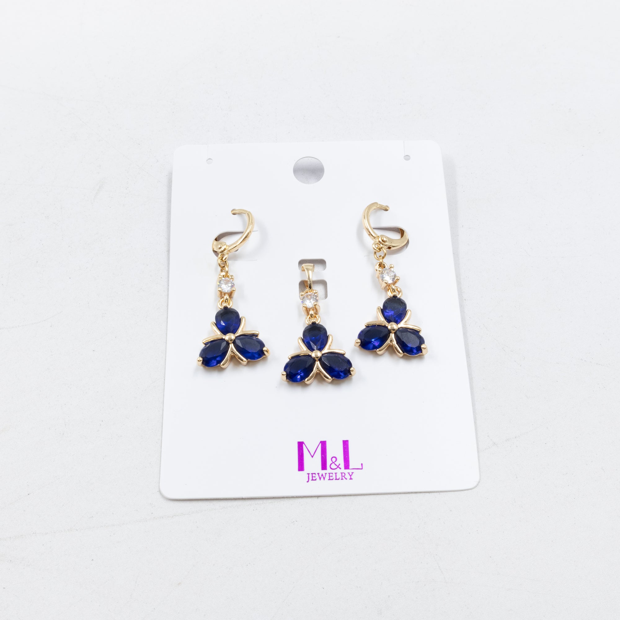 Conjunto de de Aretes y Dije M8 Oro Laminado