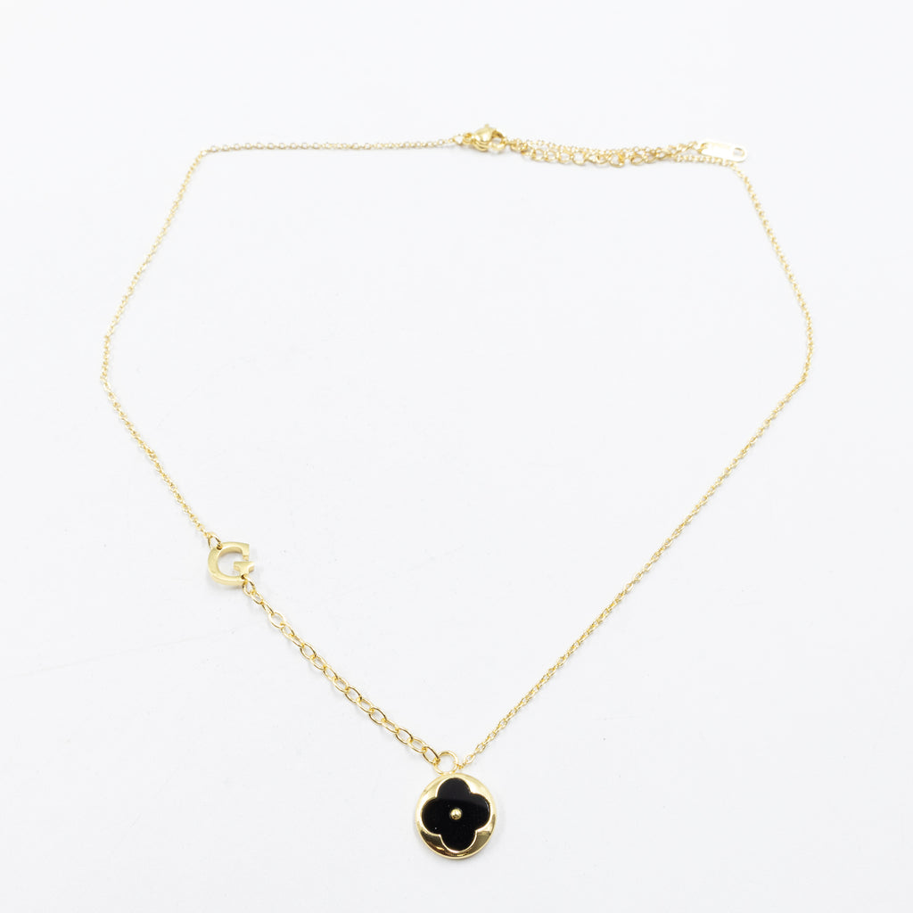 Collares Dorados con dijes de letra A,C,D,E,F,G,J,I,M y dije de Trebol Negro M7 Oro Laminado