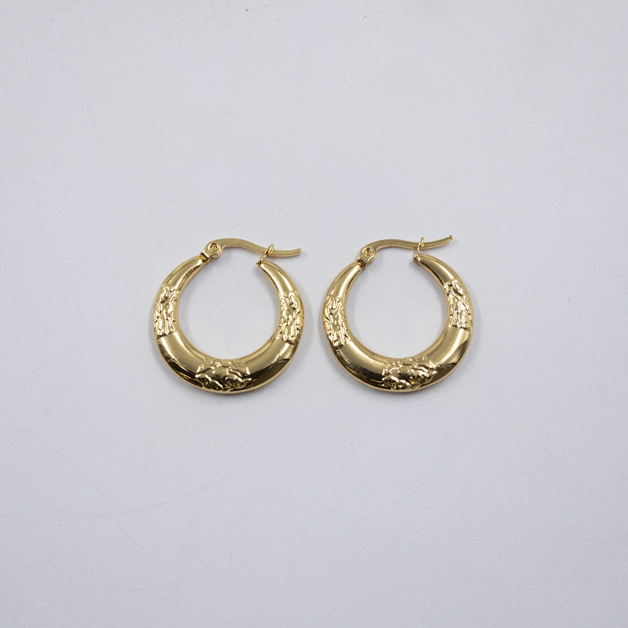 Aretes Dorados Chicos M4 Oro Laminado