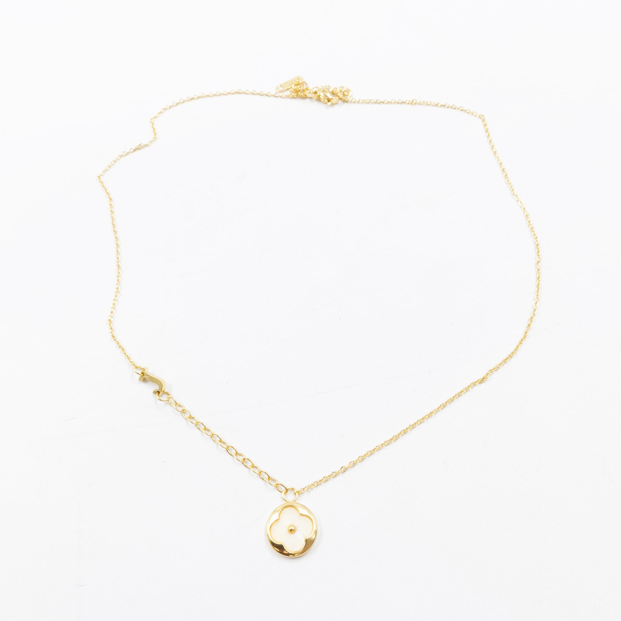 Collares Dorados con dijes de letra G,I,J y dije de Trebol M3 Oro Laminado