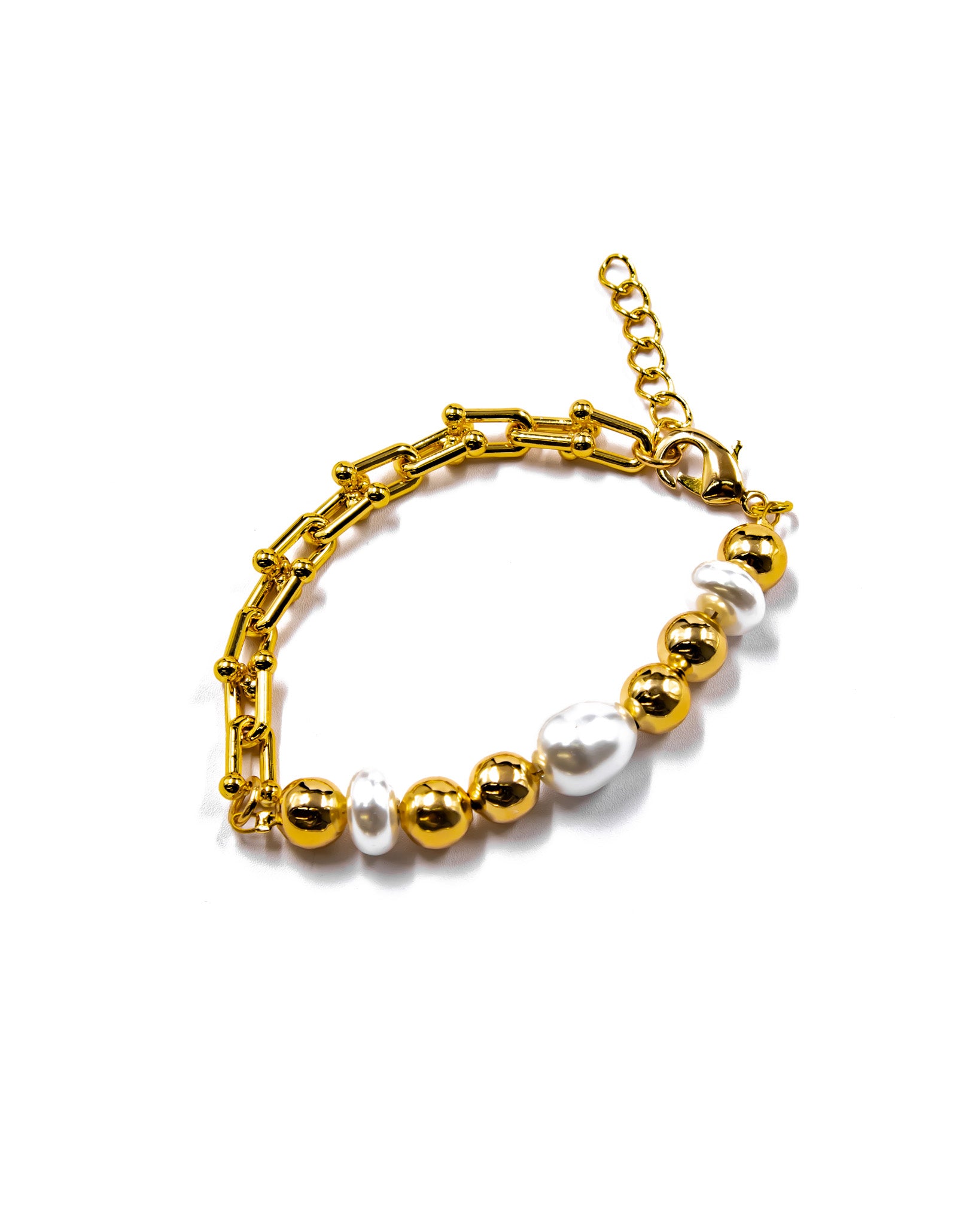 Pulsera Dorada con cuentas y dije - M2 Oro Laminado