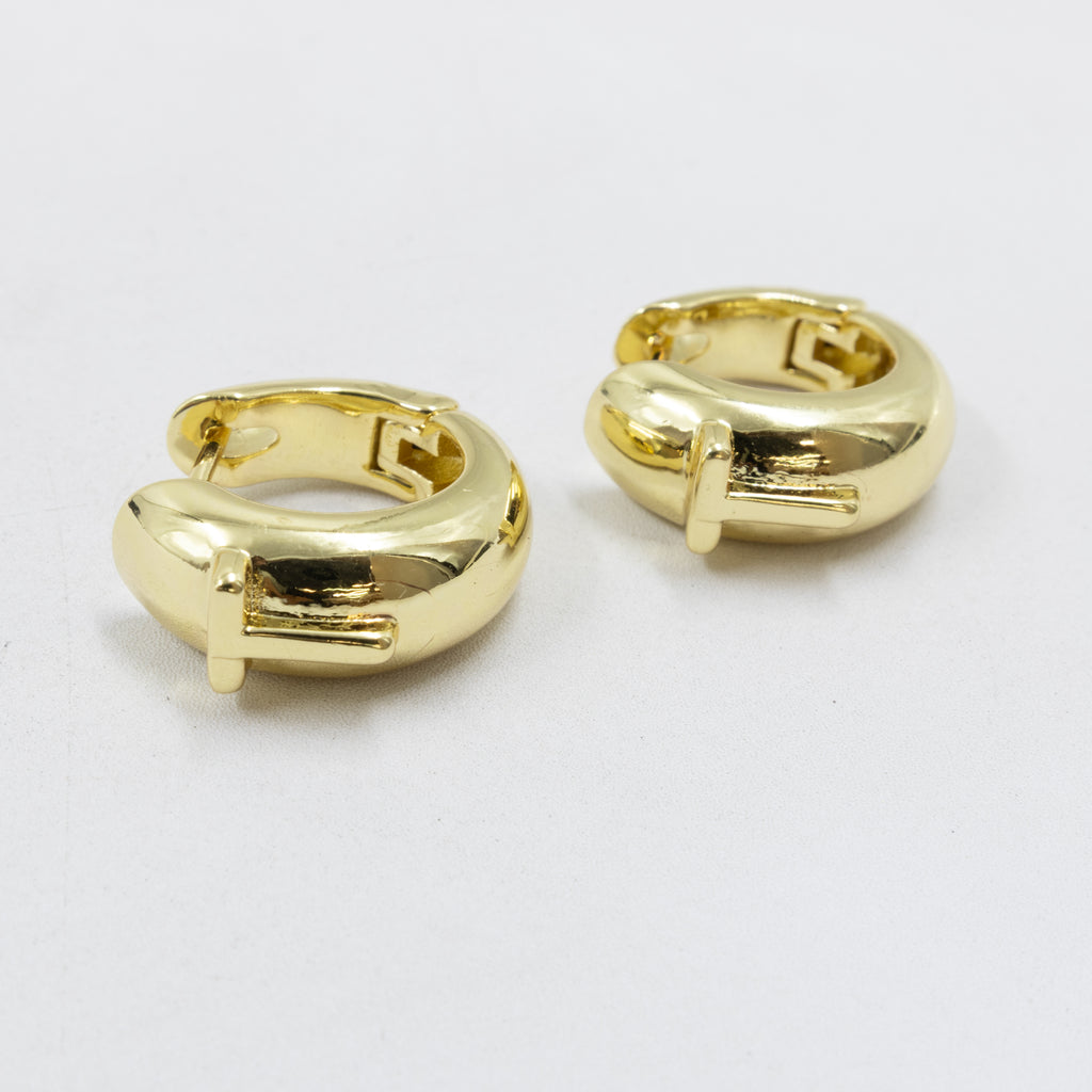 Aretes Dorados con Letra M2 Oro Laminado