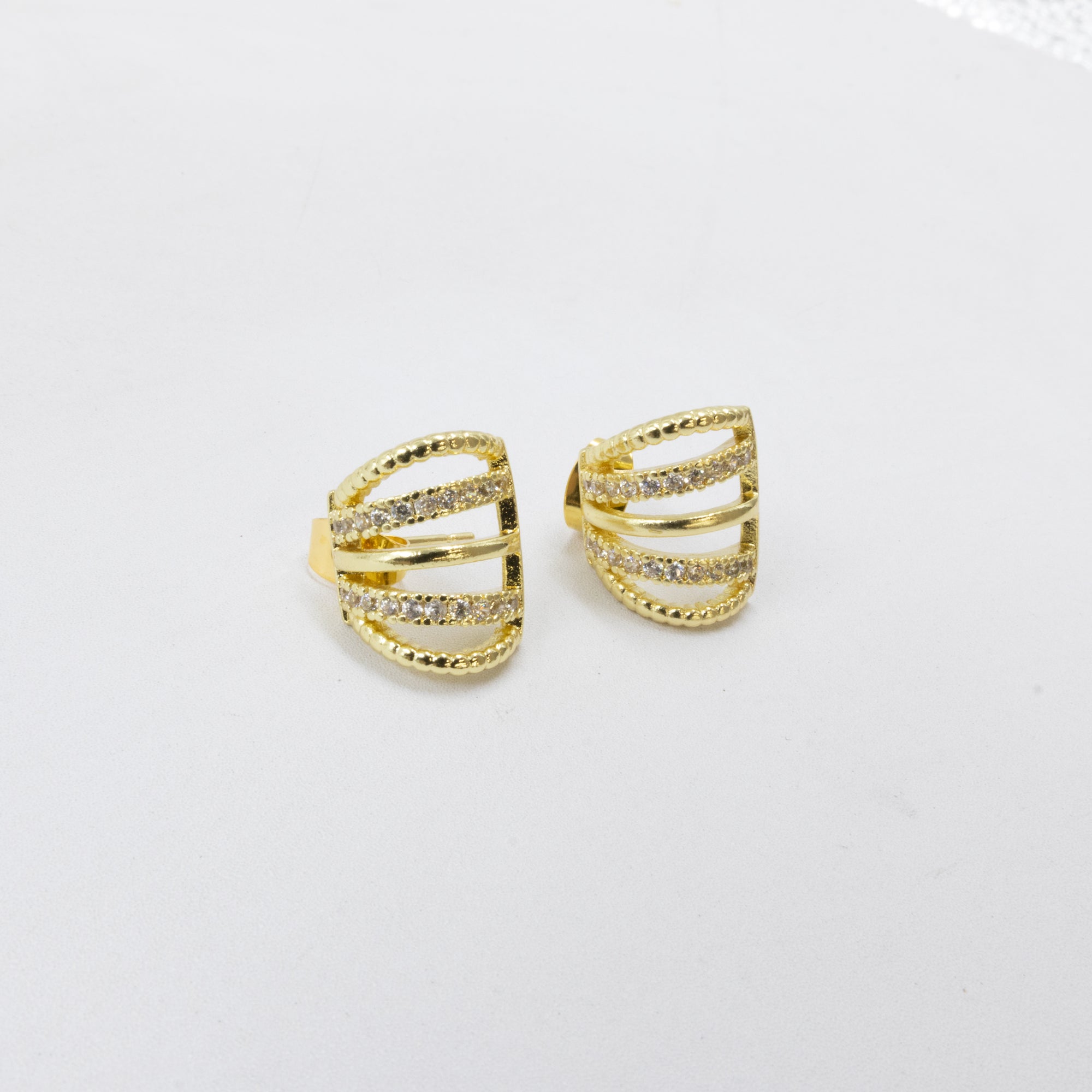 Aretes Dorados Caja 2 01/06/26 M2 Oro Laminado
