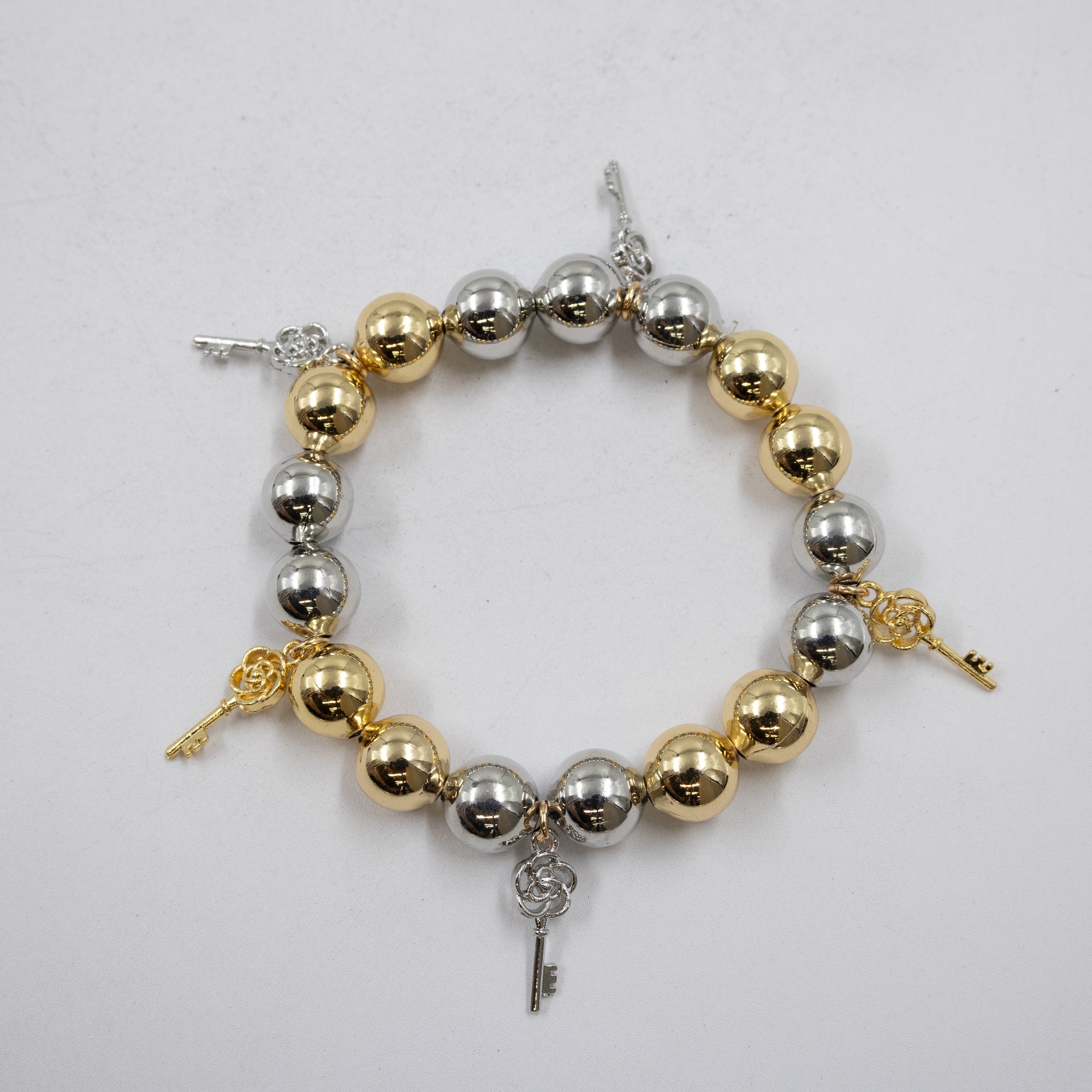 Pulseras Doradas y Plateadas con dije M1 Oro Laminado