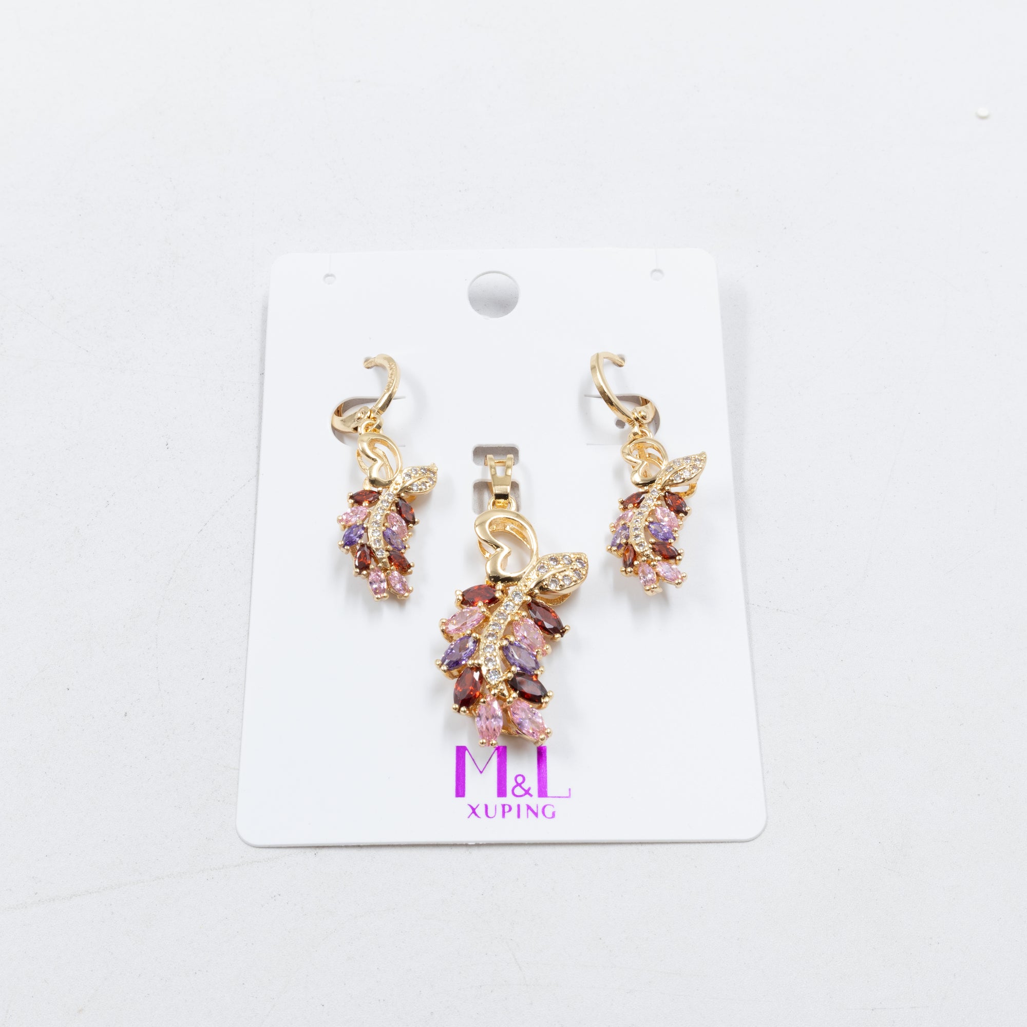 Conjunto de de Aretes y Dije M9 Oro Laminado