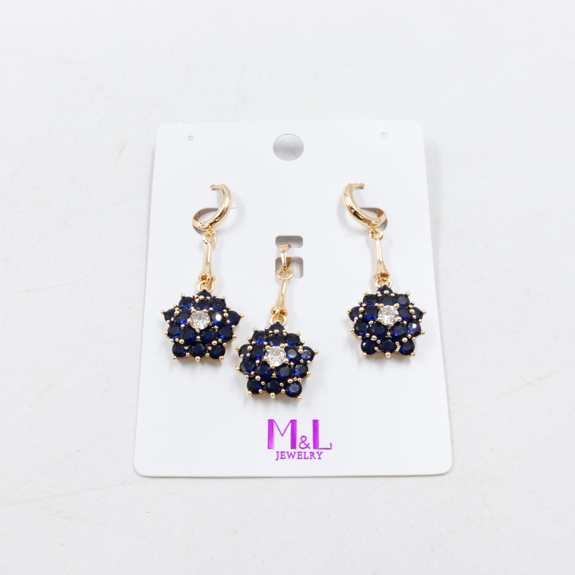 Conjunto de de Aretes y Dije M2 Oro Laminado