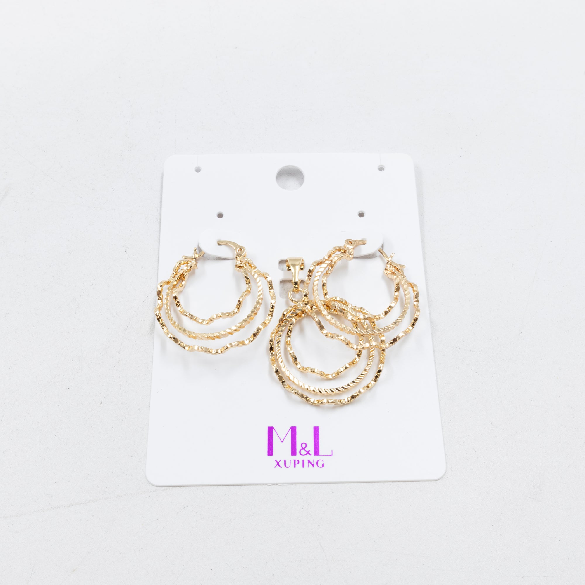 Conjunto de de Aretes y Dije M6 Oro Laminado