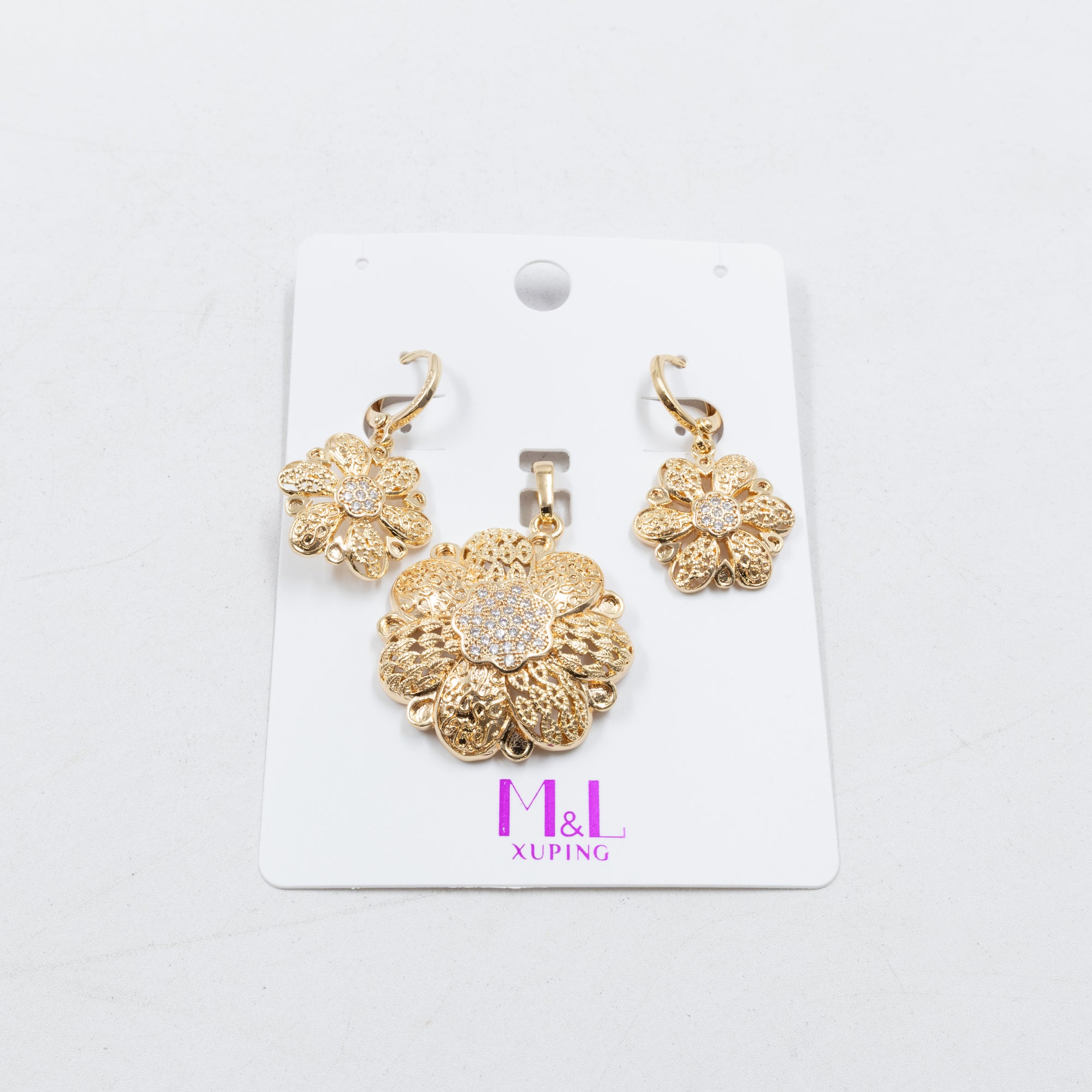 Conjunto de de Aretes y Dije M10 Oro Laminado