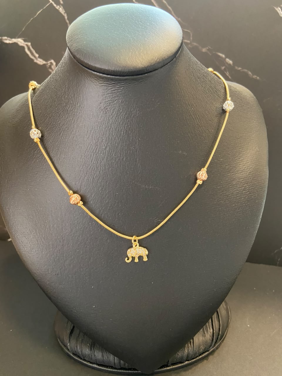[12/SEPTIEMBRE/26] Collar Dorado de Tres colores con Dije M1 Oro Laminado