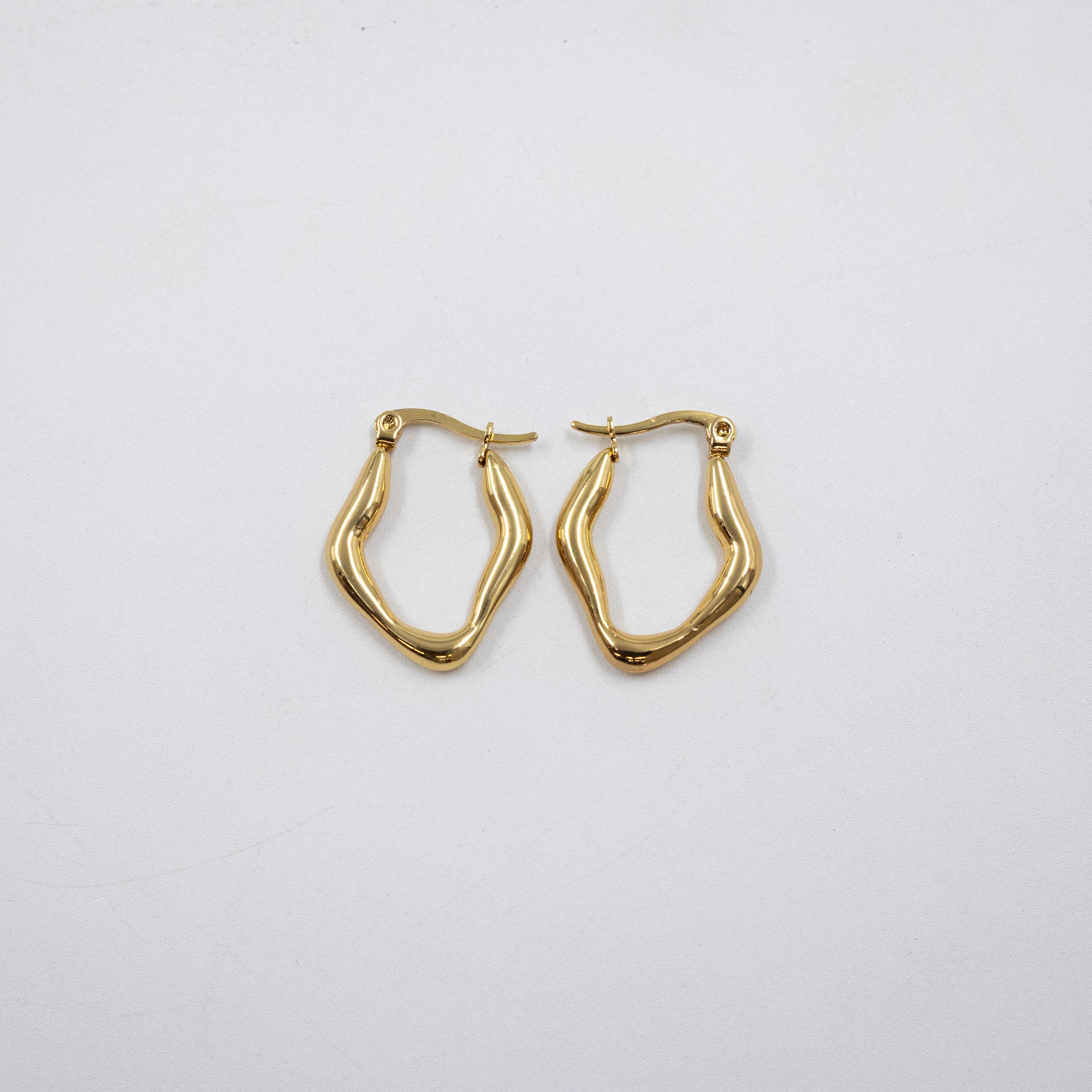 Aretes Dorados Chicos M3 Oro Laminado