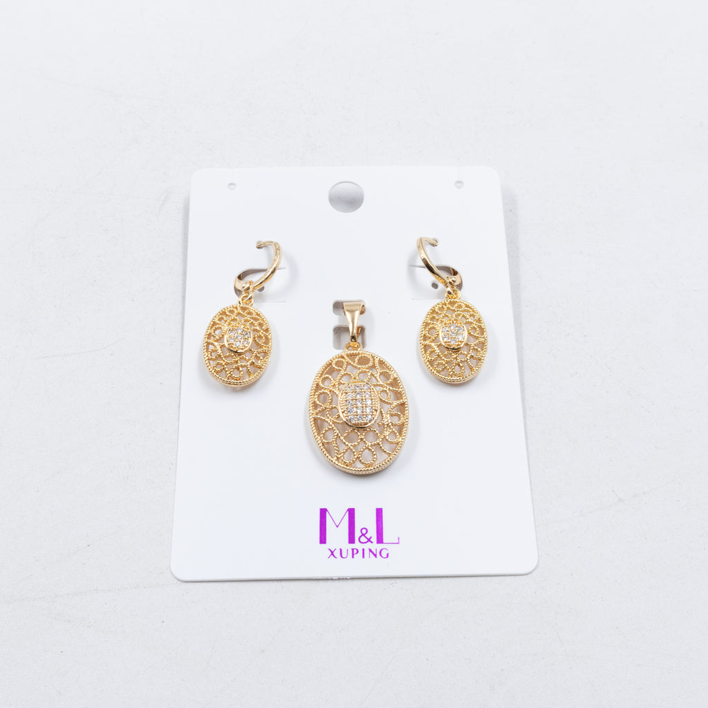 Conjunto de de Aretes y Dije M5 Oro Laminado