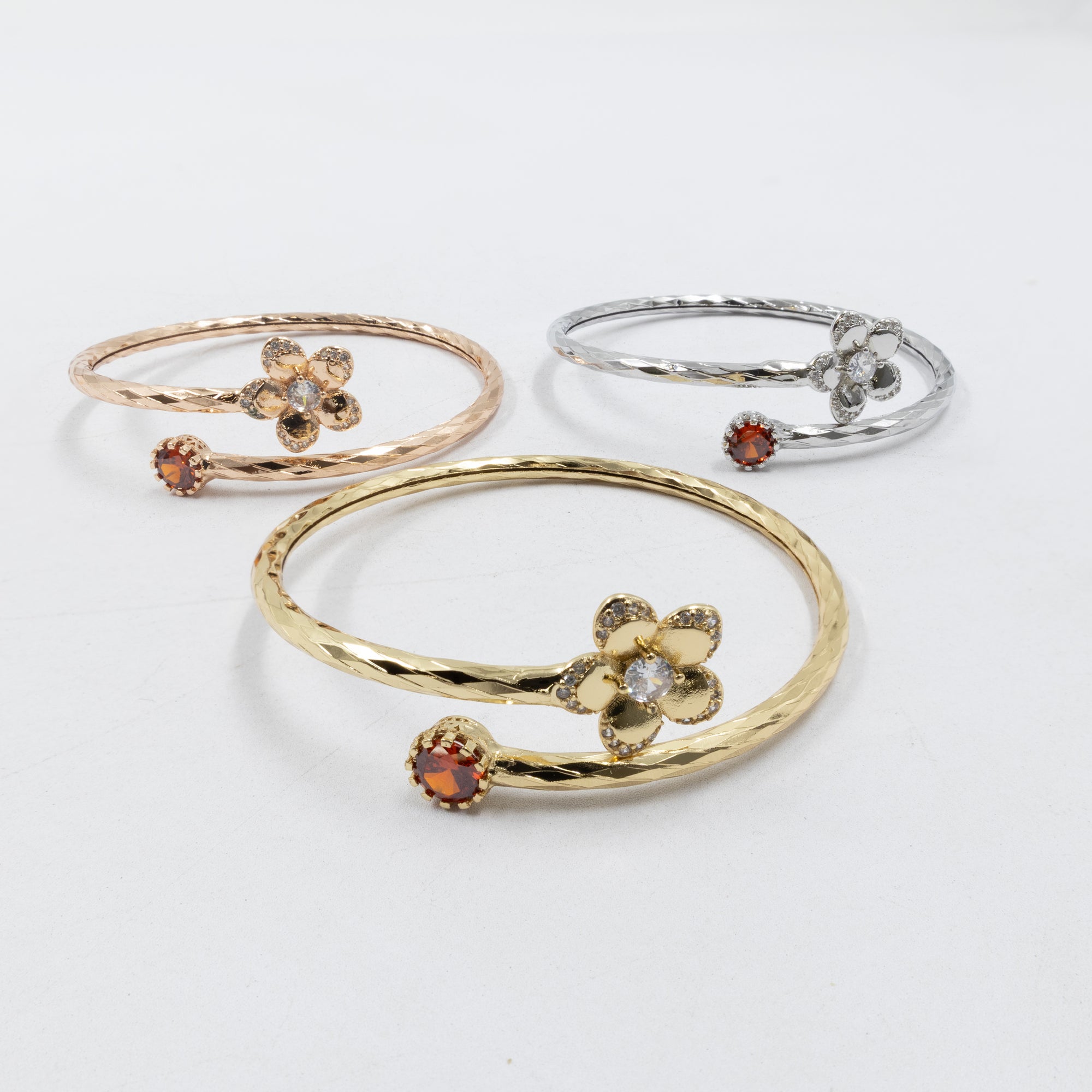 Pulseras Ajustable de tres colores  M2 Oro Laminado