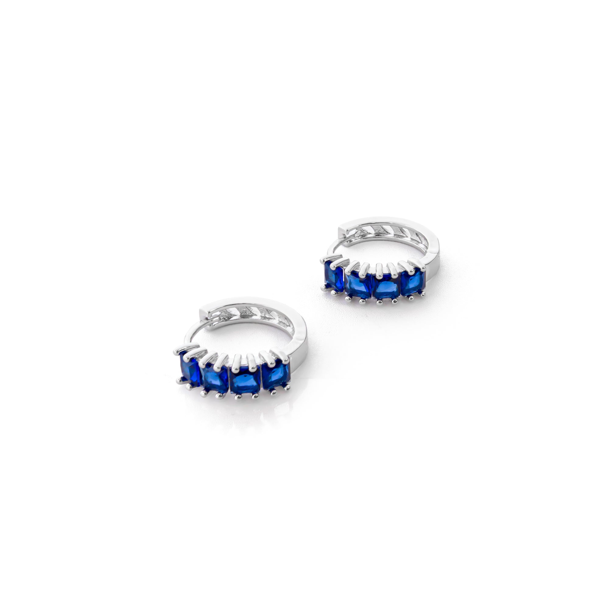 Aretes Plateados Huggies con Piedras Diferentes Colores M10 Oro Laminado