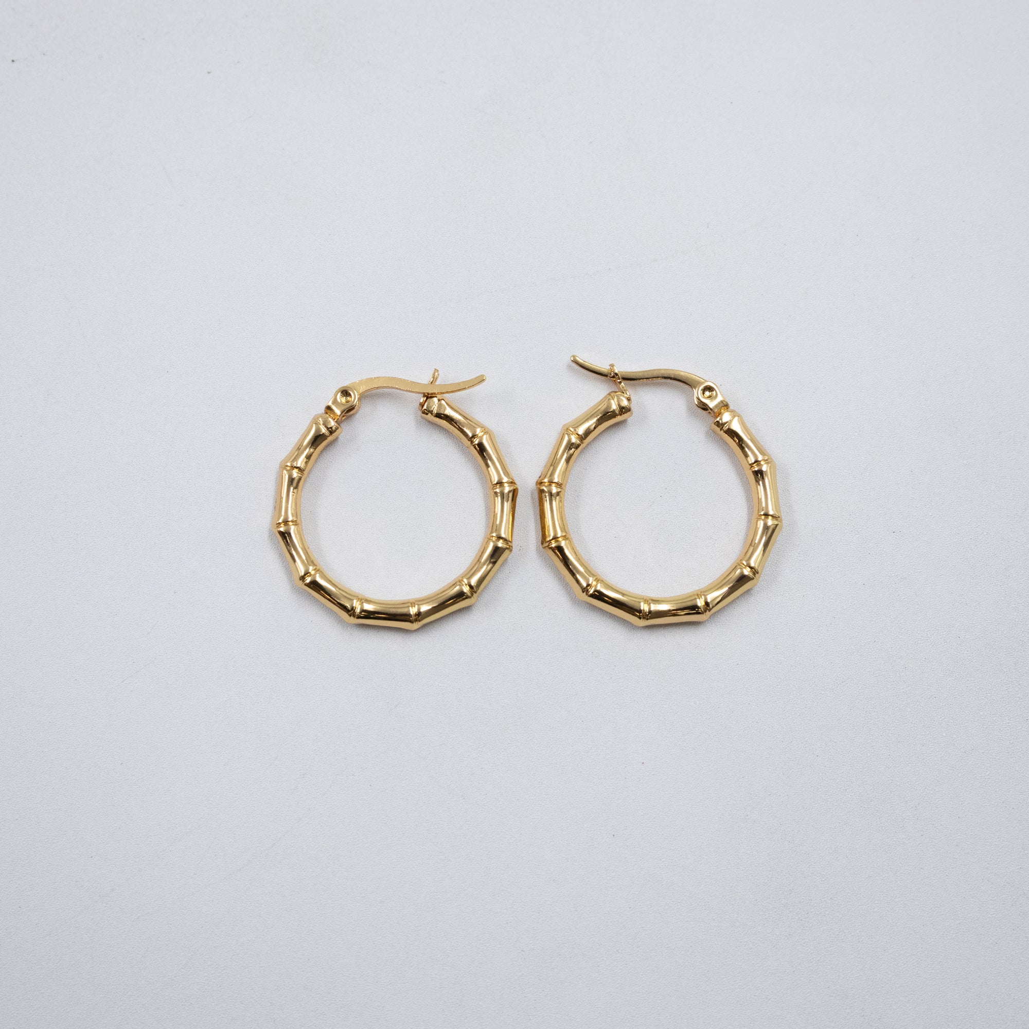 Aretes Dorados Chicos M6 Oro Laminado