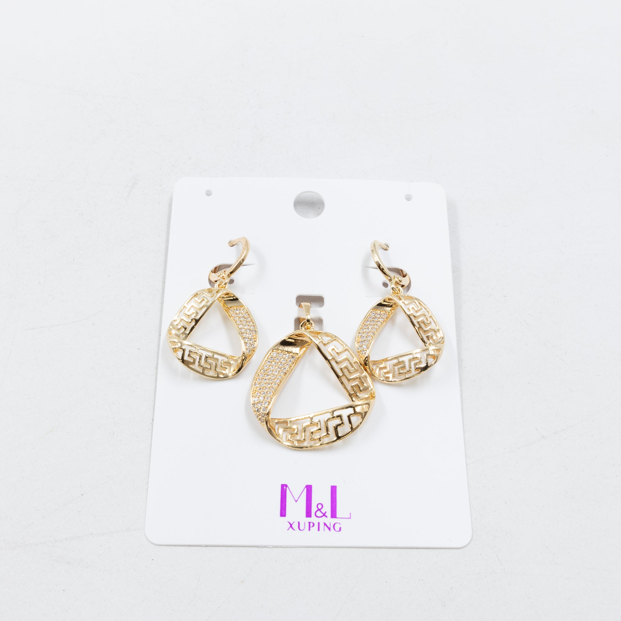 Conjunto de de Aretes y Dije M3 Oro Laminado