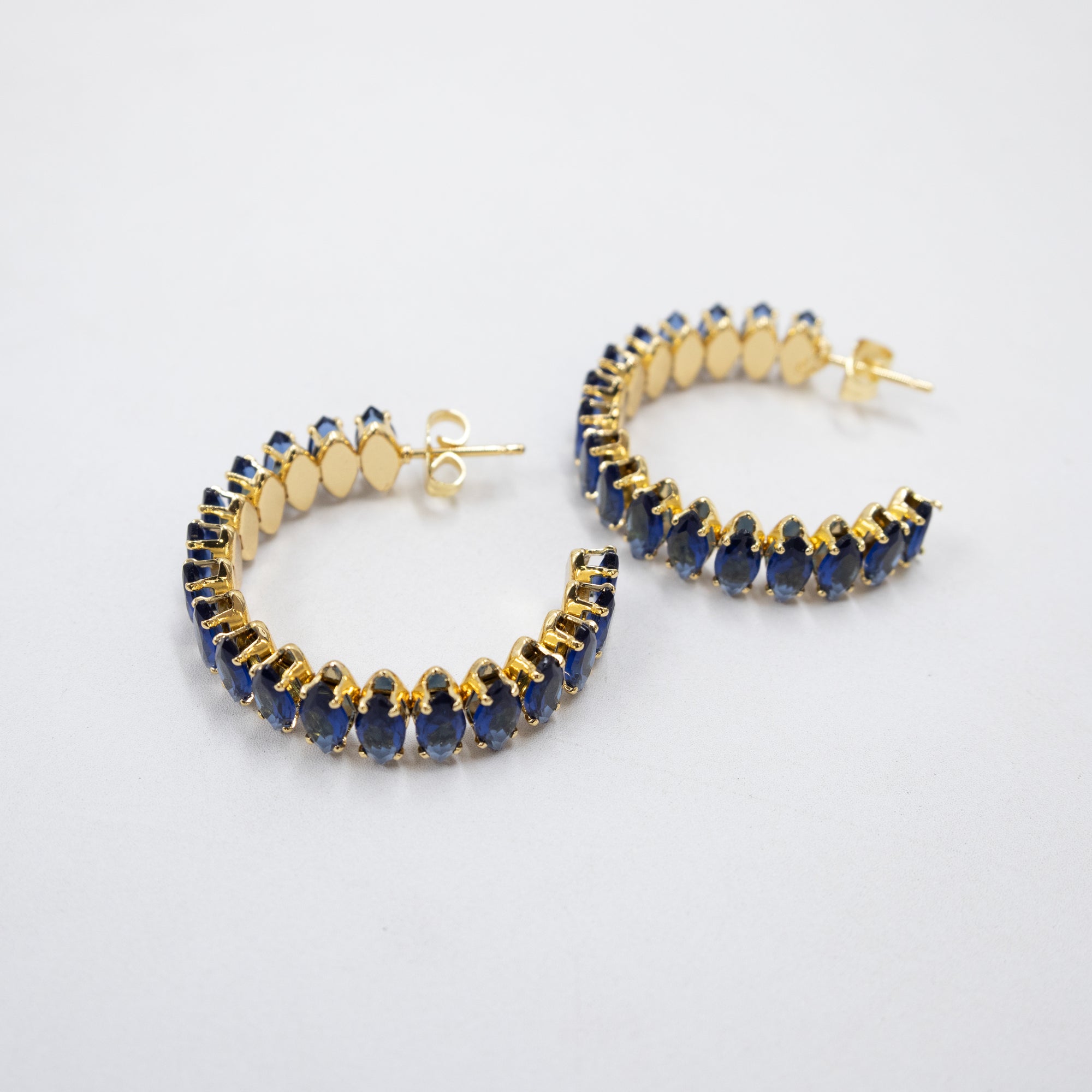 Aretes Dorados con piedras de color M8 Oro Laminado